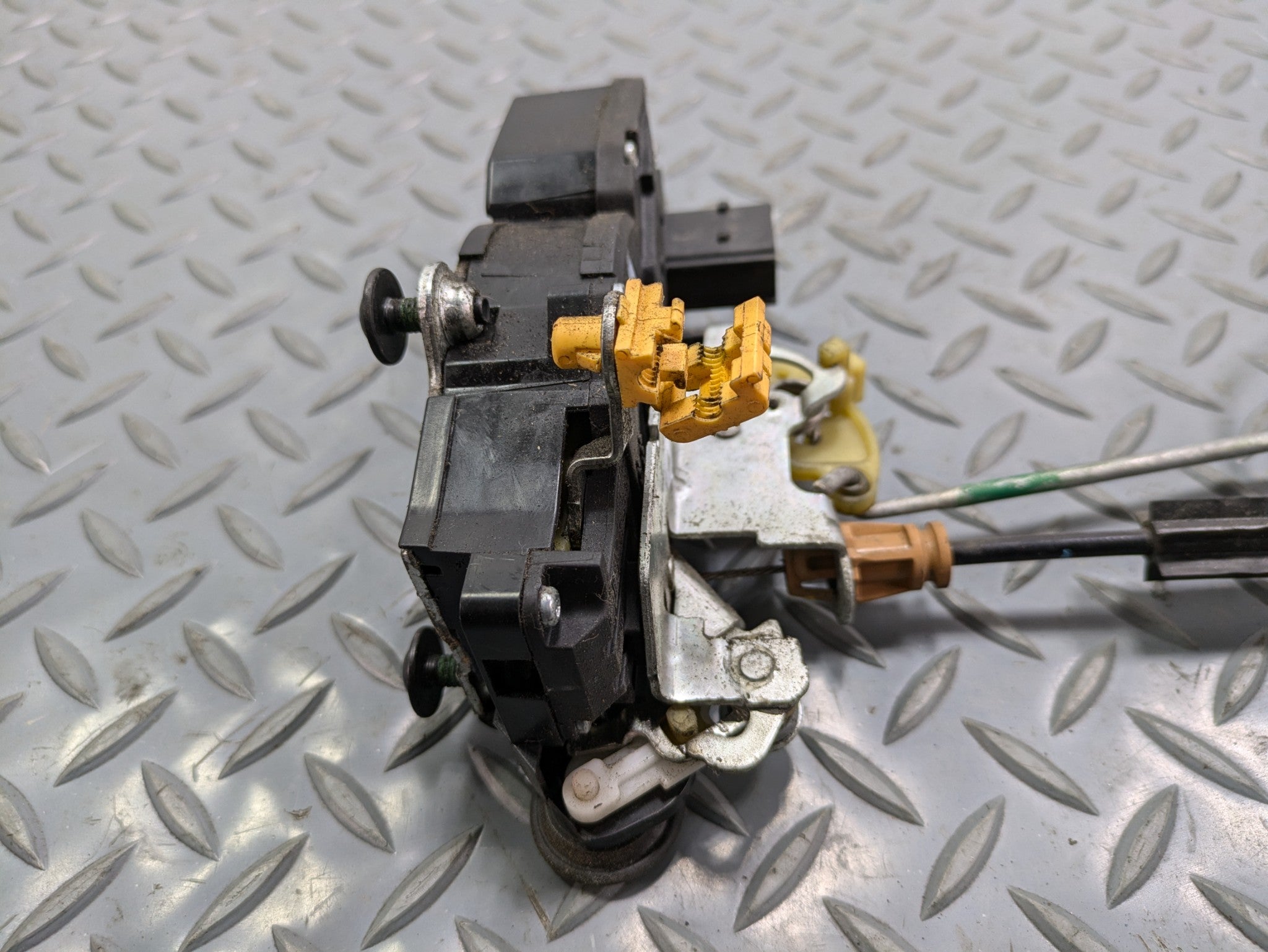 2010 - 2014 OEM CADILLAC ESCALADE ESV REAR RIGHT PASSENGER SIDE DOOR LATCH LOCK