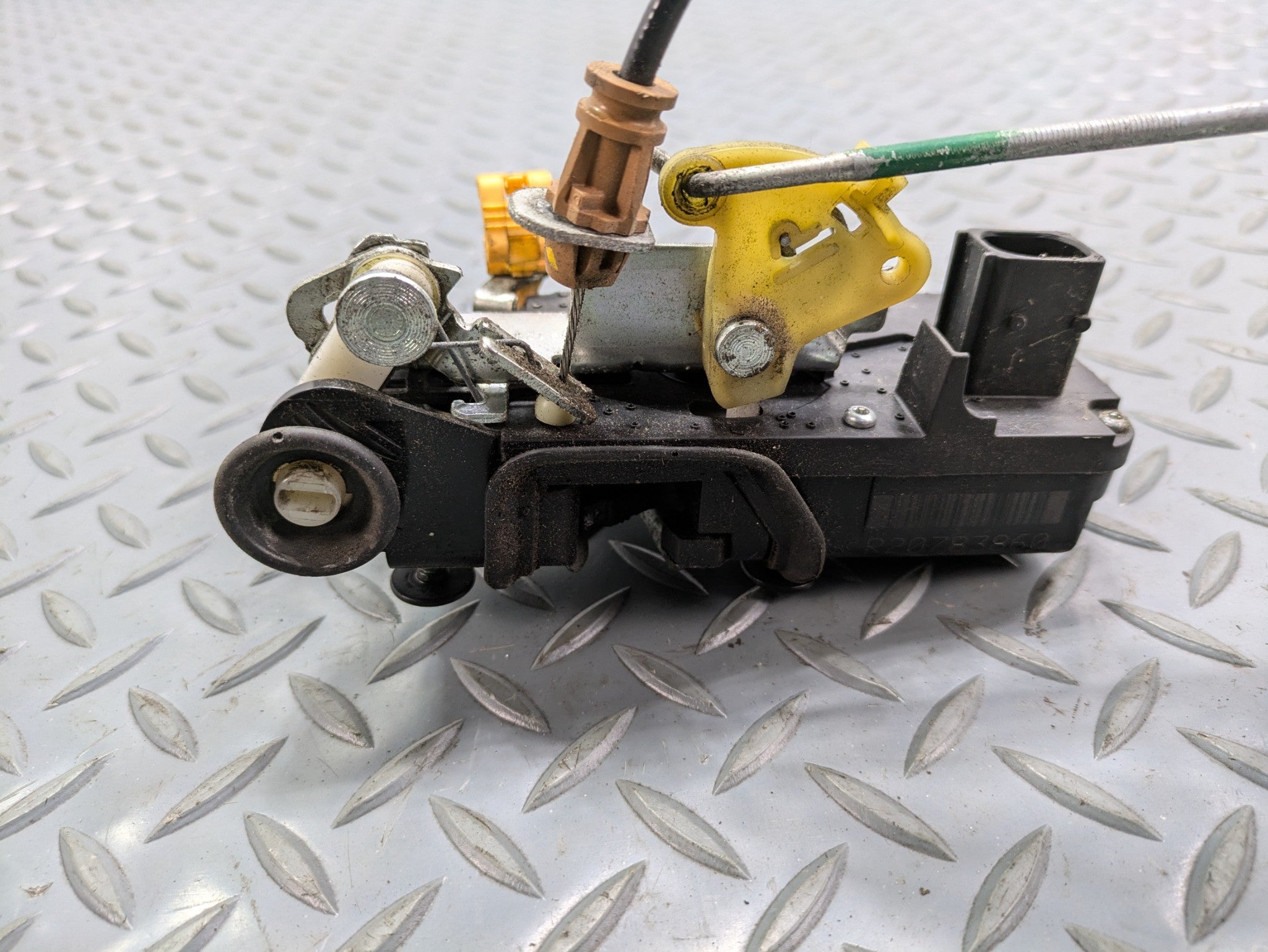 2010 - 2014 OEM CADILLAC ESCALADE ESV REAR RIGHT PASSENGER SIDE DOOR LATCH LOCK