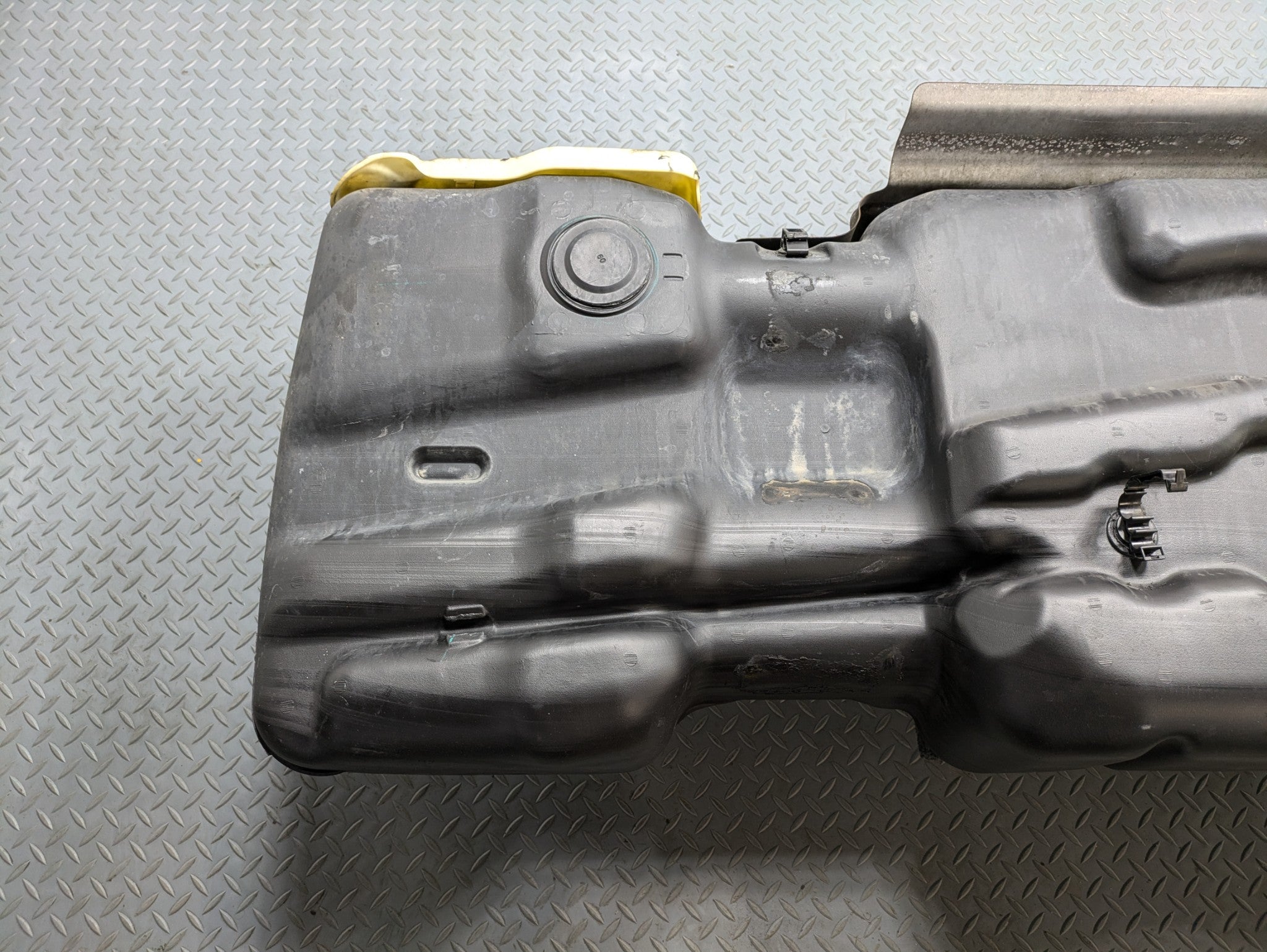 2010 - 2014 OEM CADILLAC ESCALADE ESV FUEL TANK RESERVOIR ASSEMBLY