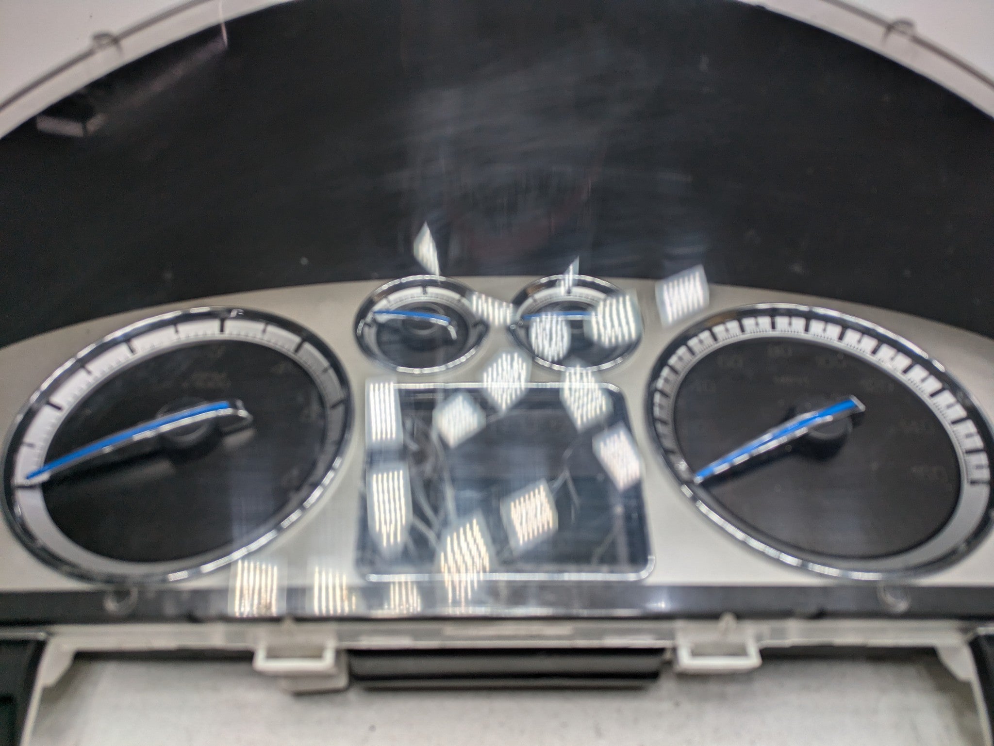 2010 - 2014 OEM CADILLAC ESCALADE ESV INSTRUMENT CLUSTER GAUGES SPEEDOMETER