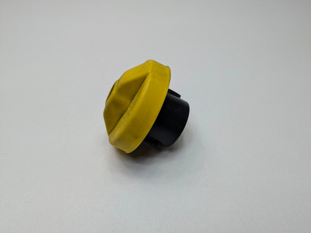 2010 - 2014 OEM CADILLAC ESCALADE ESV FUEL GAS TANK FILLER CAP ASSEMBLY
