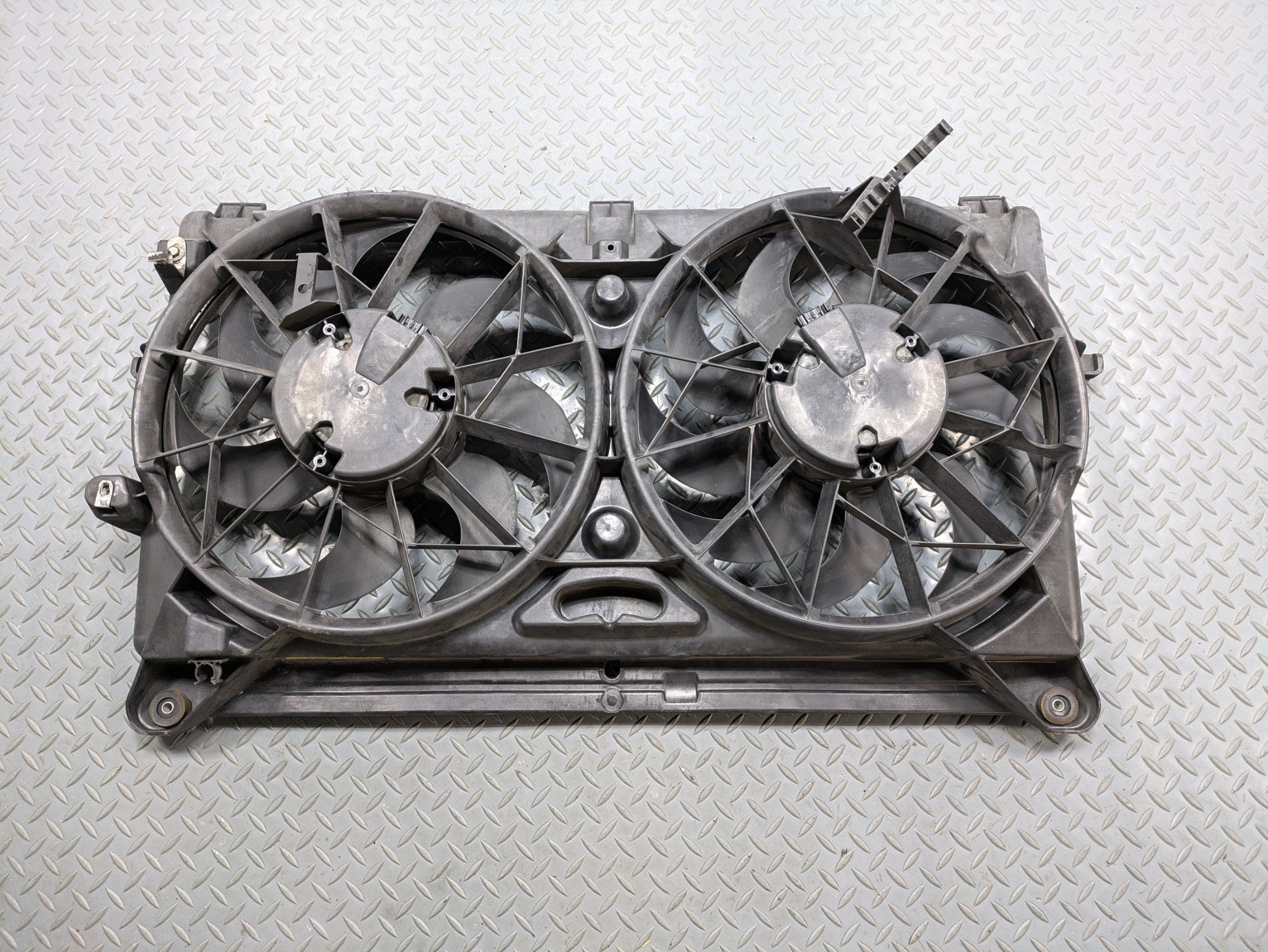 10 - 14 OEM CADILLAC ESCALADE ESV DUAL RADIATOR ELECTRIC COOLING MOTOR WITH FAN