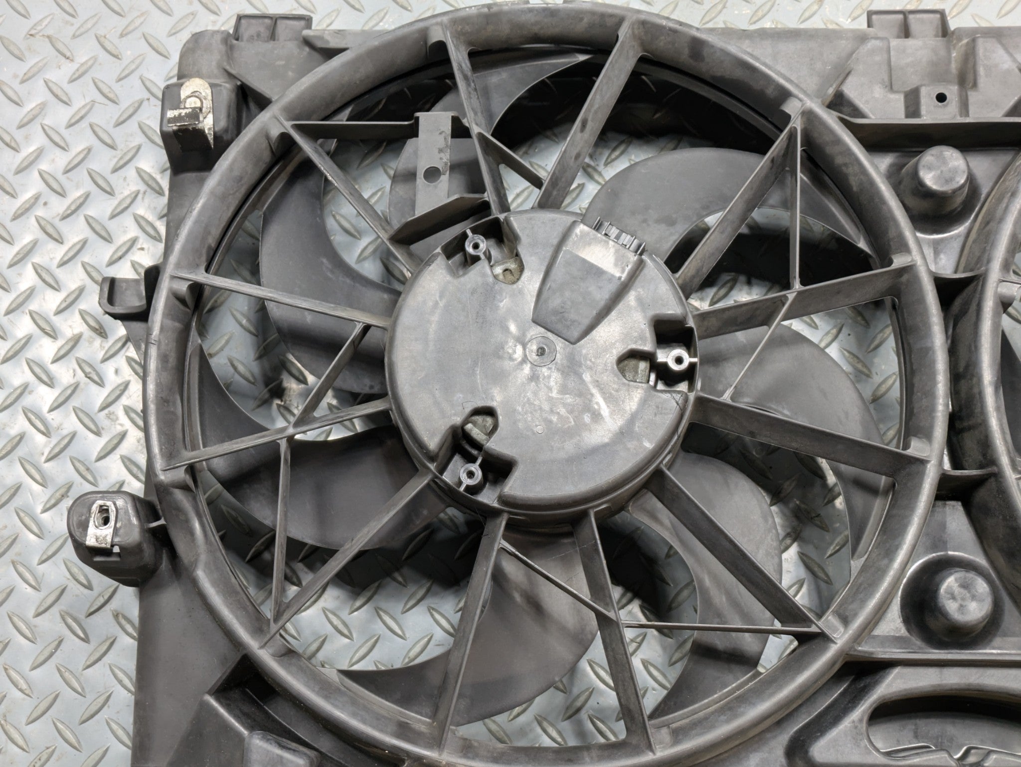 10 - 14 OEM CADILLAC ESCALADE ESV DUAL RADIATOR ELECTRIC COOLING MOTOR WITH FAN