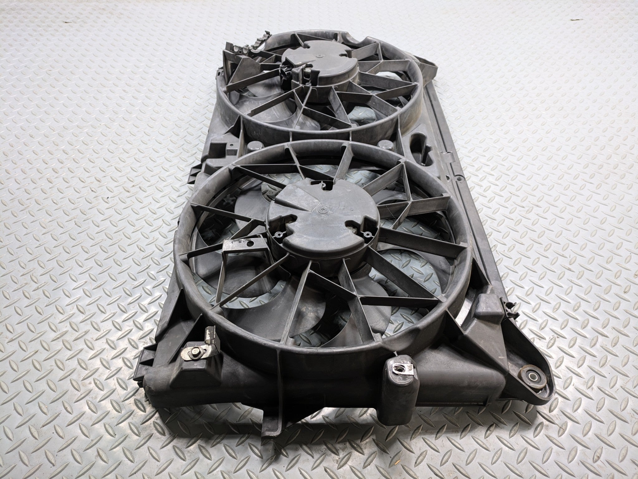 10 - 14 OEM CADILLAC ESCALADE ESV DUAL RADIATOR ELECTRIC COOLING MOTOR WITH FAN