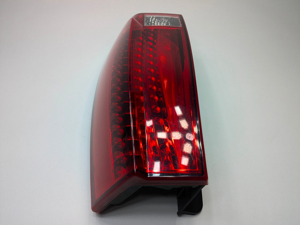 10 - 14 OEM CADILLAC ESCALADE ESV REAR RIGHT PASSENGER SIDE TAIL LIGHT ASSEMBLY