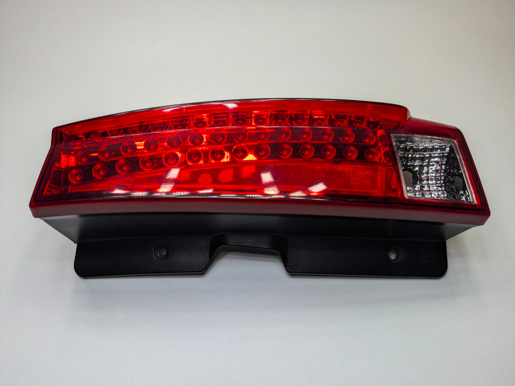 10 - 14 OEM CADILLAC ESCALADE ESV REAR RIGHT PASSENGER SIDE TAIL LIGHT ASSEMBLY