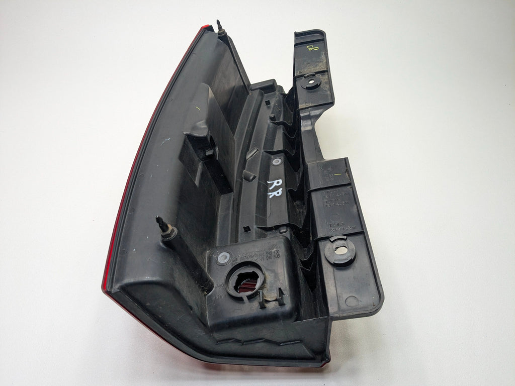 10 - 14 OEM CADILLAC ESCALADE ESV REAR RIGHT PASSENGER SIDE TAIL LIGHT ASSEMBLY
