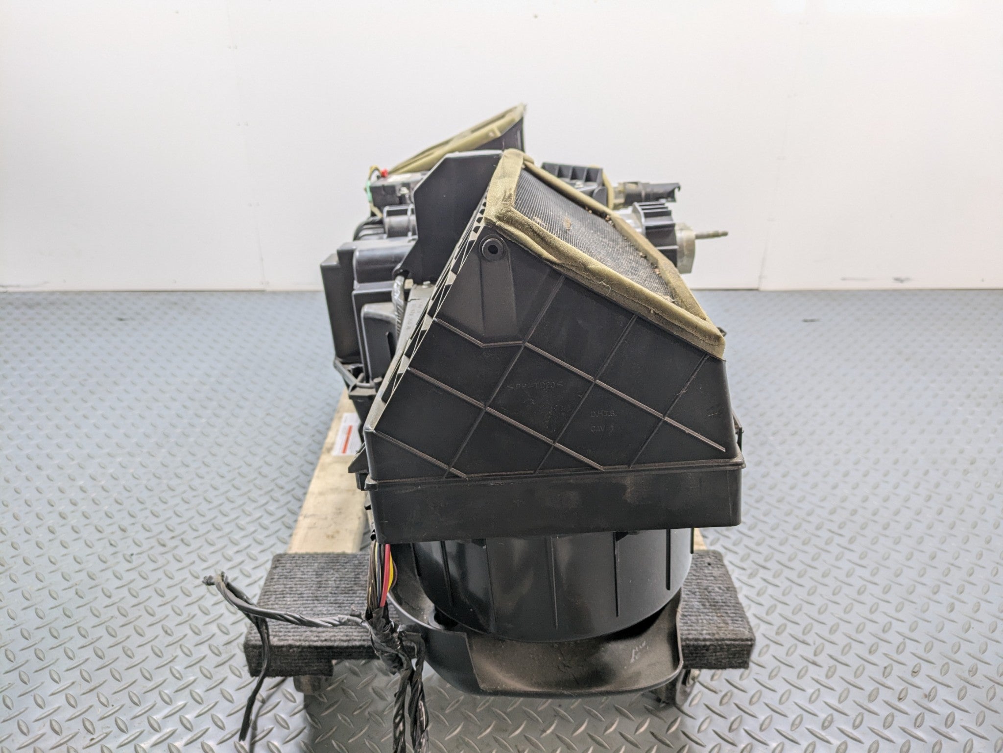 2010 - 2014 OEM CADILLAC ESCALADE ESV AC EVAPORATOR HEATER CORE ASSEMBLY