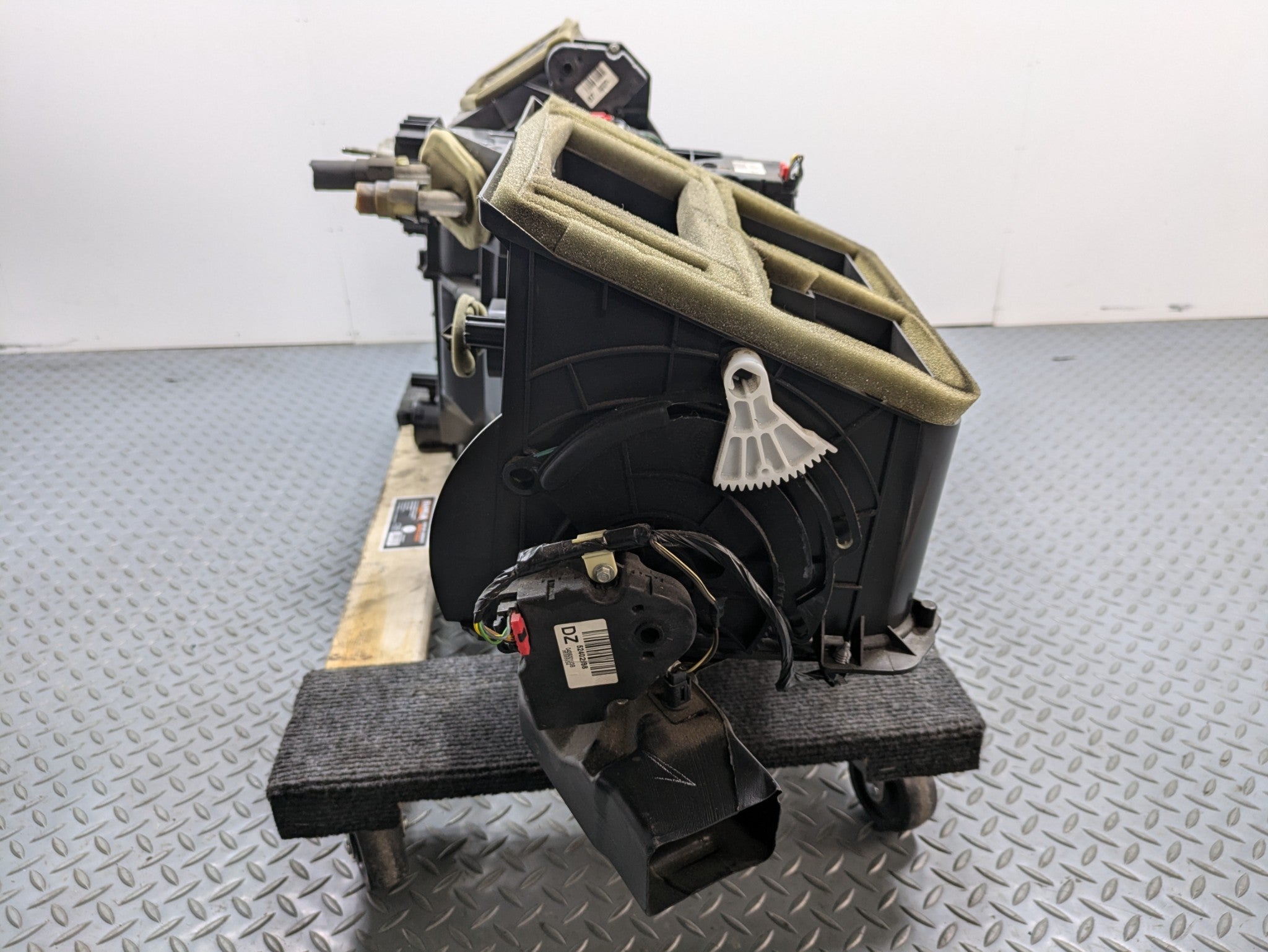 2010 - 2014 OEM CADILLAC ESCALADE ESV AC EVAPORATOR HEATER CORE ASSEMBLY