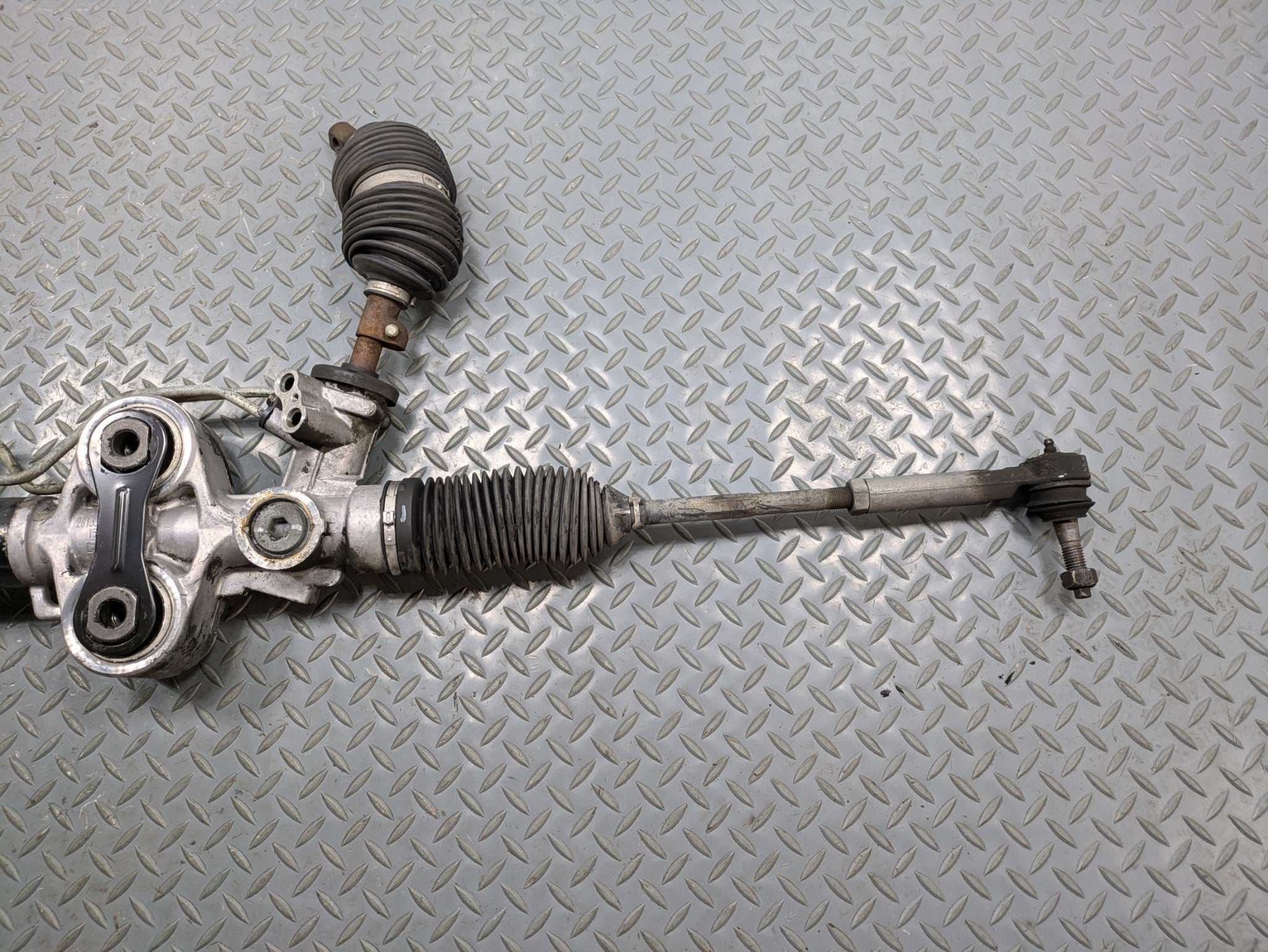 10 - 14 OEM CADILLAC ESCALADE ESV POWER STEERING GEAR RACK AND PINION ASSEMBLY