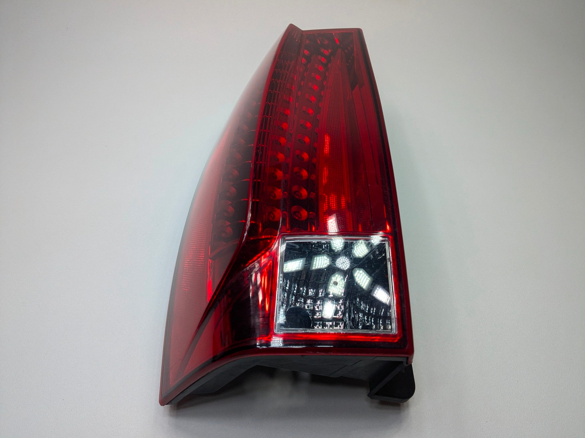 2010 - 2014 OEM CADILLAC ESCALADE ESV REAR LEFT DRIVER SIDE TAIL LIGHT ASSEMBLY