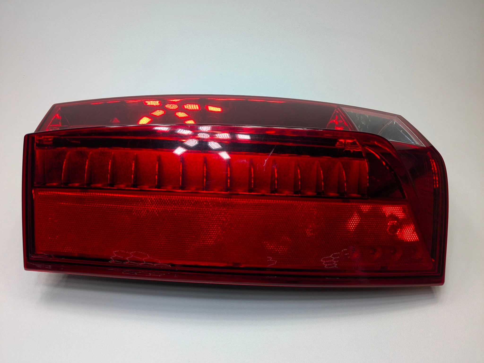 2010 - 2014 OEM CADILLAC ESCALADE ESV REAR LEFT DRIVER SIDE TAIL LIGHT ASSEMBLY