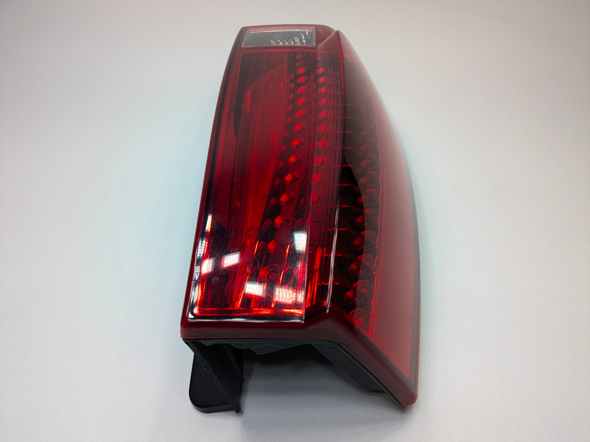 2010 - 2014 OEM CADILLAC ESCALADE ESV REAR LEFT DRIVER SIDE TAIL LIGHT ASSEMBLY