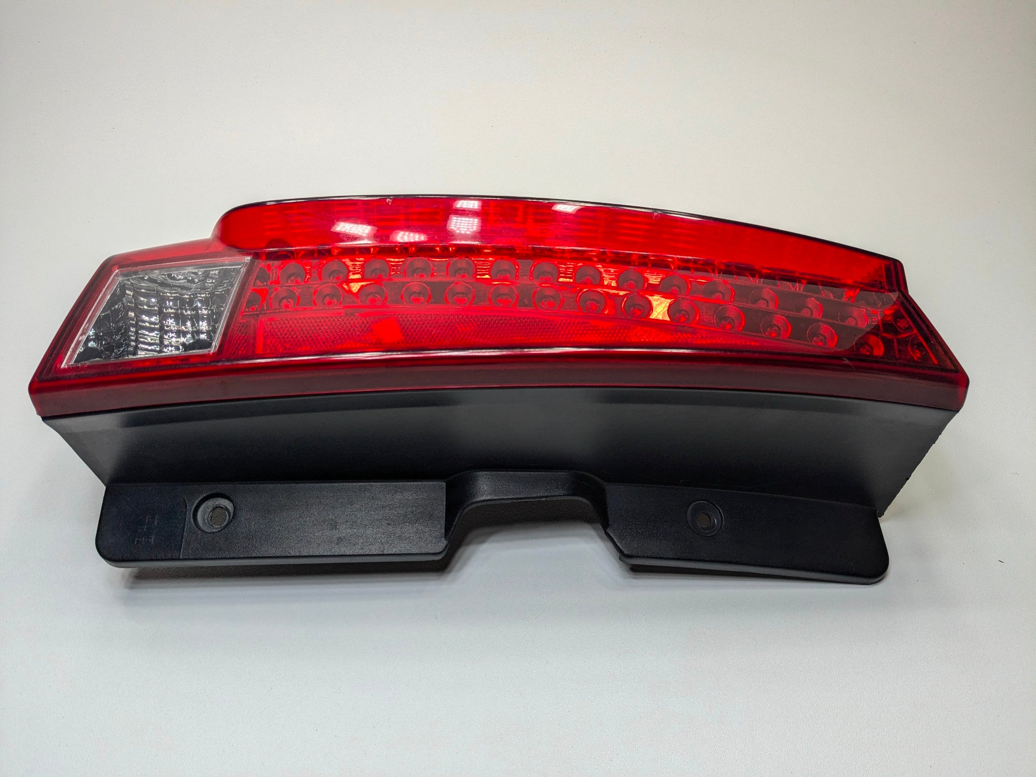 2010 - 2014 OEM CADILLAC ESCALADE ESV REAR LEFT DRIVER SIDE TAIL LIGHT ASSEMBLY