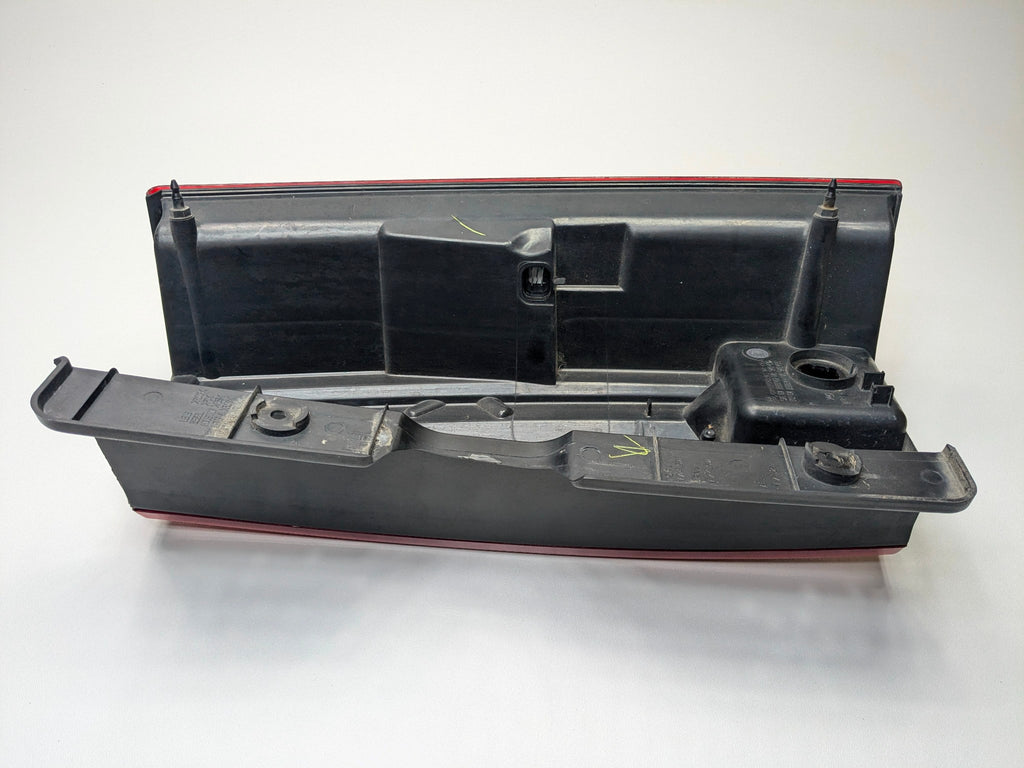 2010 - 2014 OEM CADILLAC ESCALADE ESV REAR LEFT DRIVER SIDE TAIL LIGHT ASSEMBLY