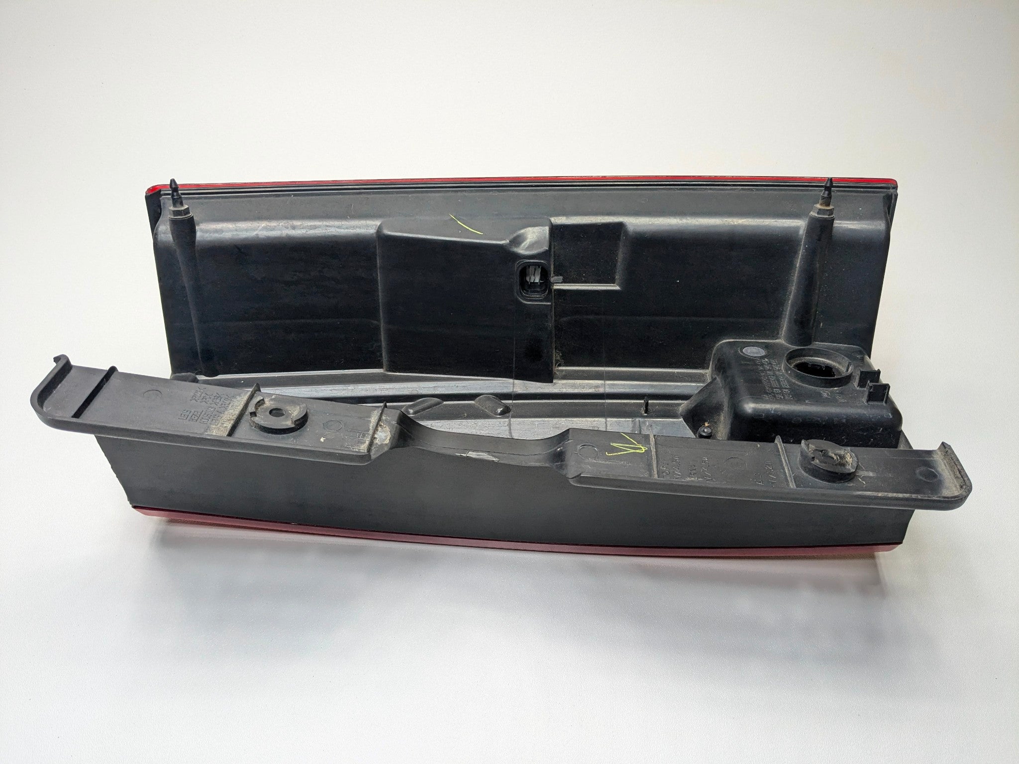 2010 - 2014 OEM CADILLAC ESCALADE ESV REAR LEFT DRIVER SIDE TAIL LIGHT ASSEMBLY