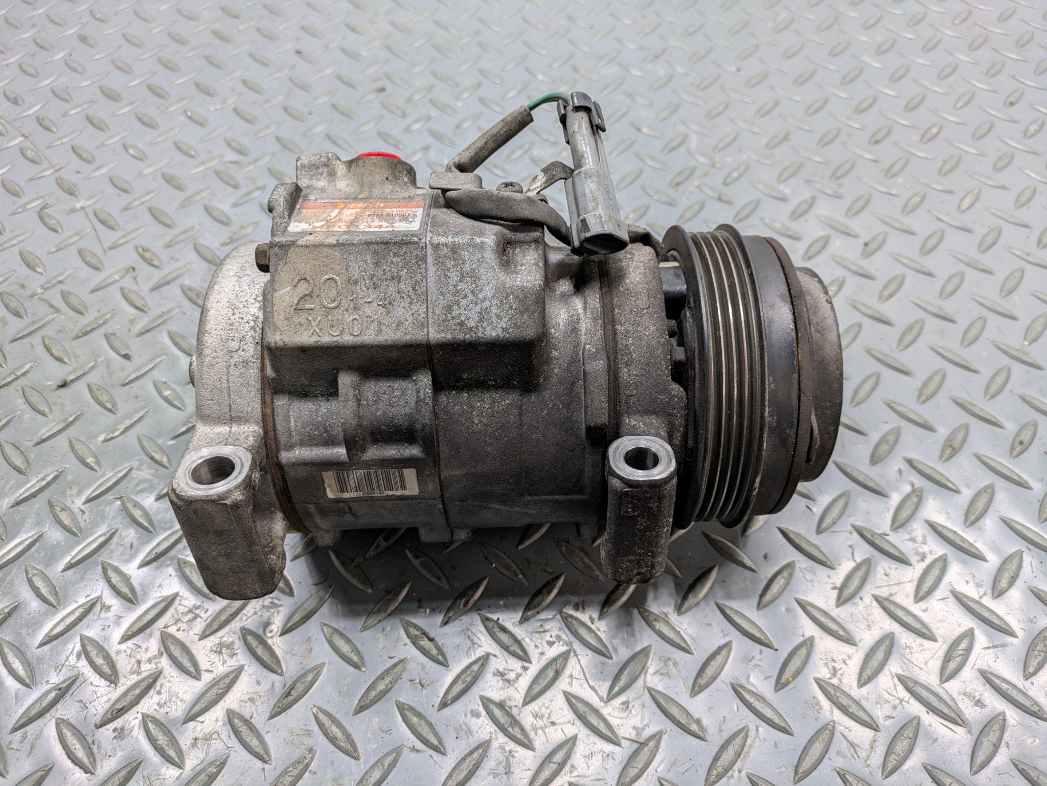 2010 - 2014 OEM CADILLAC ESCALADE ESV AIR CONDITIONING AC COMPRESSOR ASSEMBLY