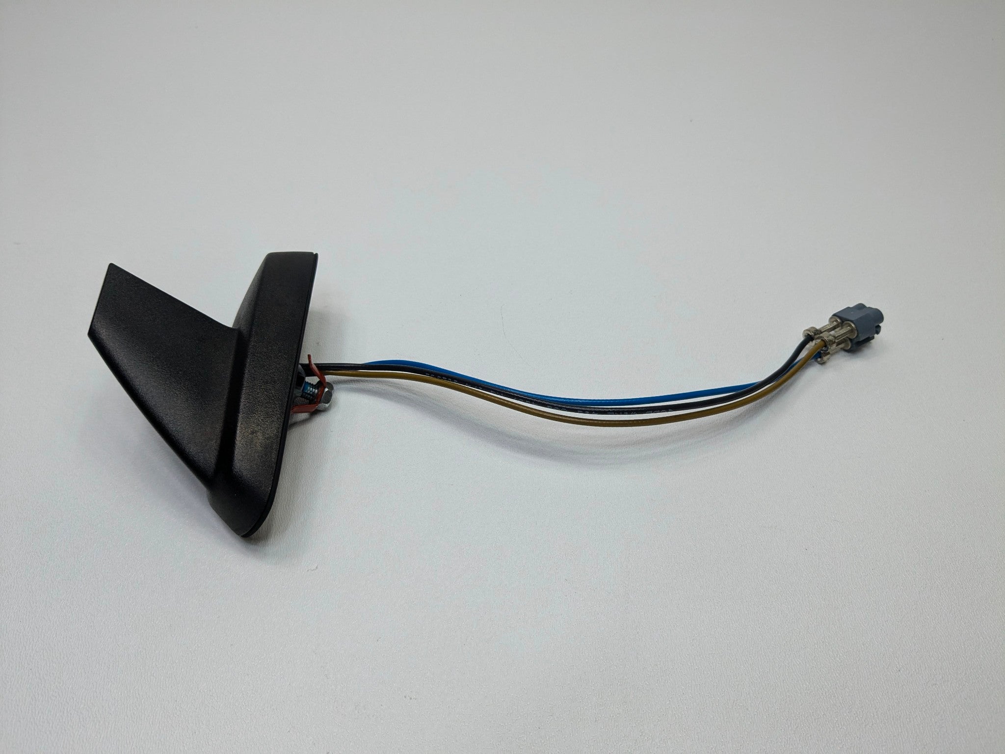 2010 - 2014 OEM CADILLAC ESCALADE ESV RADIO MOBILE GPS NAVIGATION ANTENNA
