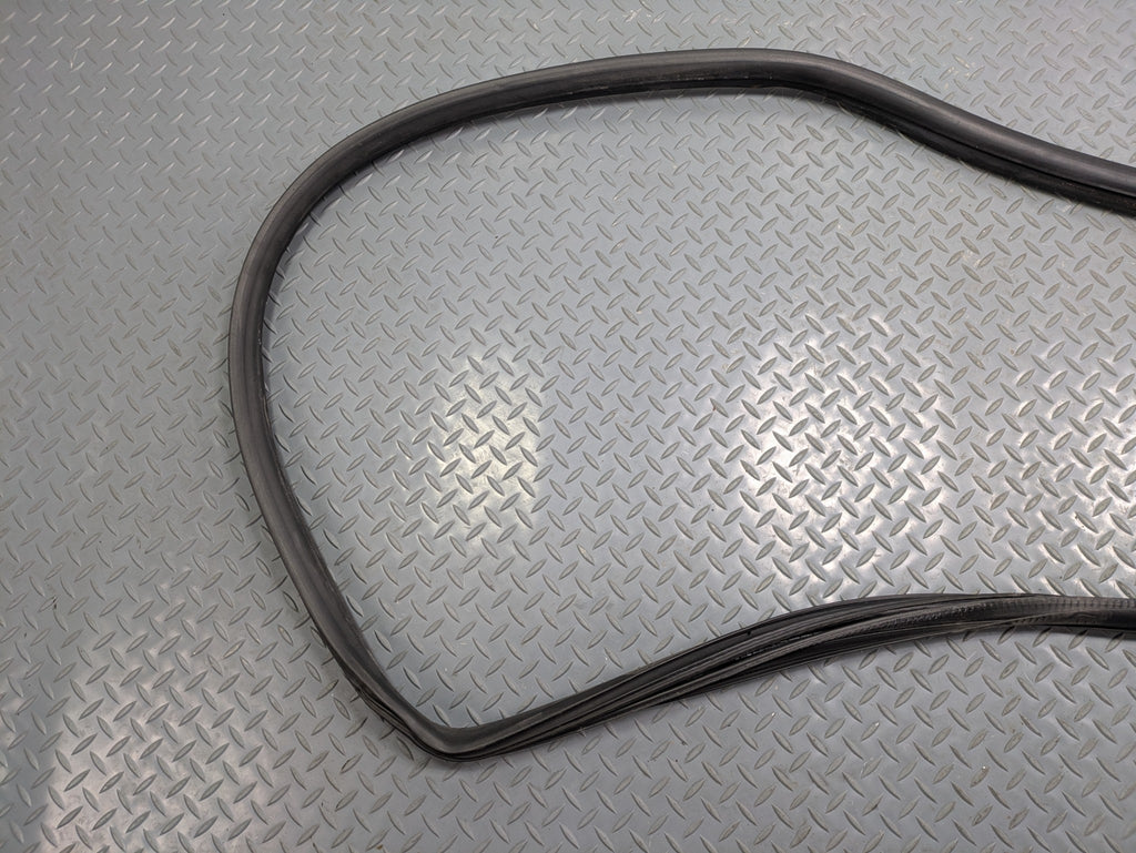 10 - 14 OEM CADILLAC ESCALADE ESV FRONT RIGHT SIDE WEATHER STRIPPING DOOR SEAL