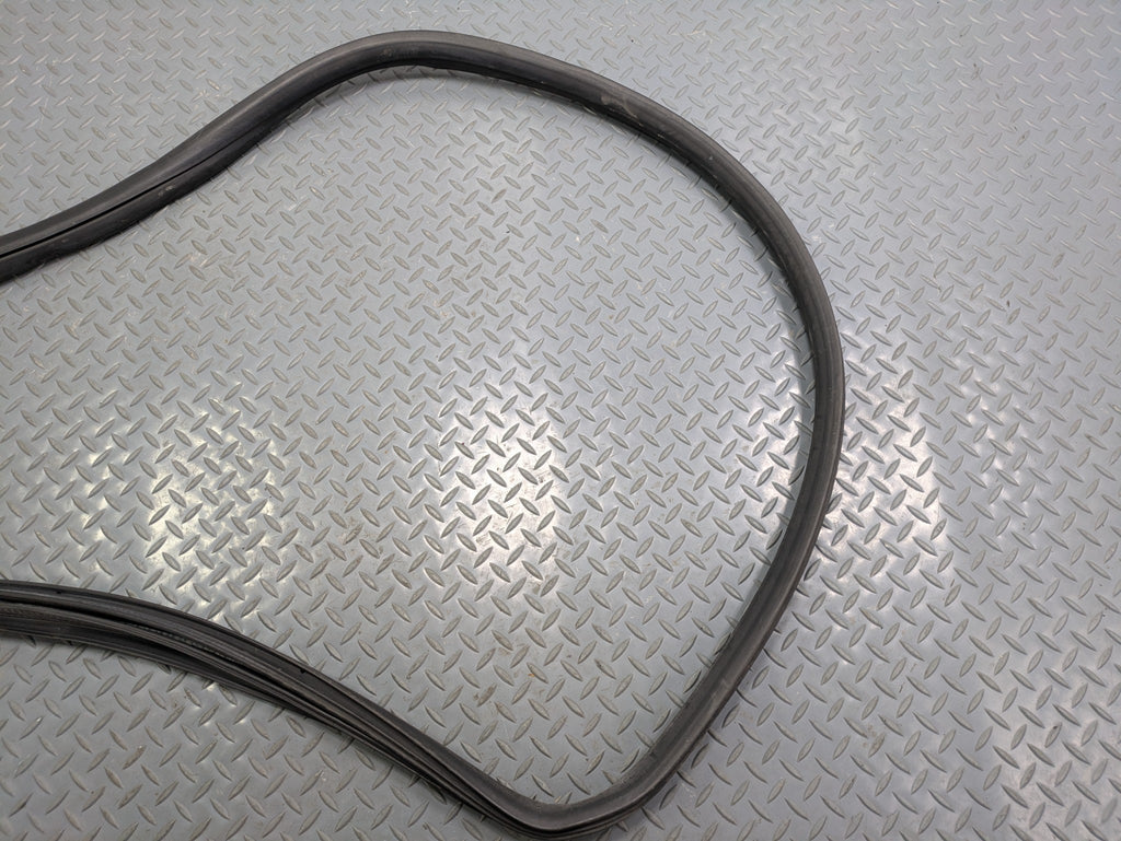 10 - 14 OEM CADILLAC ESCALADE ESV FRONT LEFT SIDE WEATHER STRIPPING DOOR SEAL