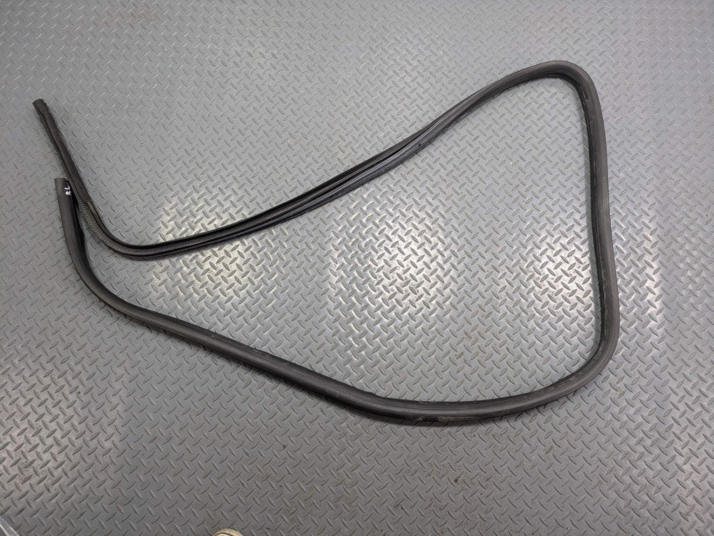 2010 - 2014 OEM CADILLAC ESCALADE ESV REAR LEFT SIDE WEATHER STRIPPING DOOR SEAL
