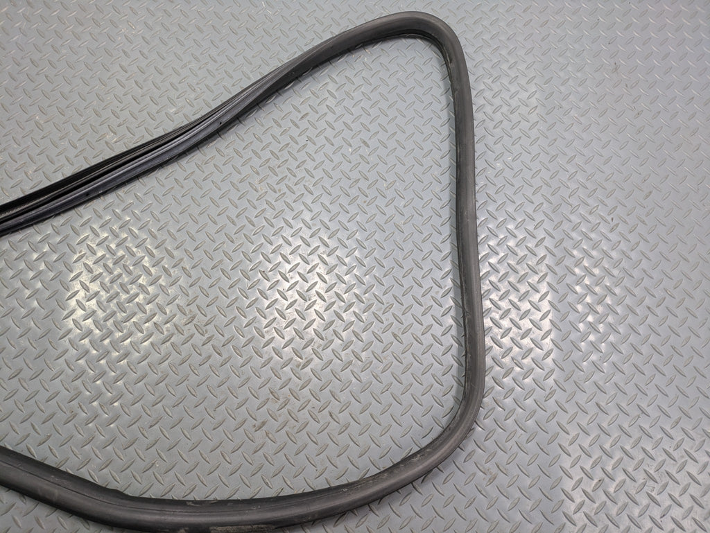 2010 - 2014 OEM CADILLAC ESCALADE ESV REAR LEFT SIDE WEATHER STRIPPING DOOR SEAL
