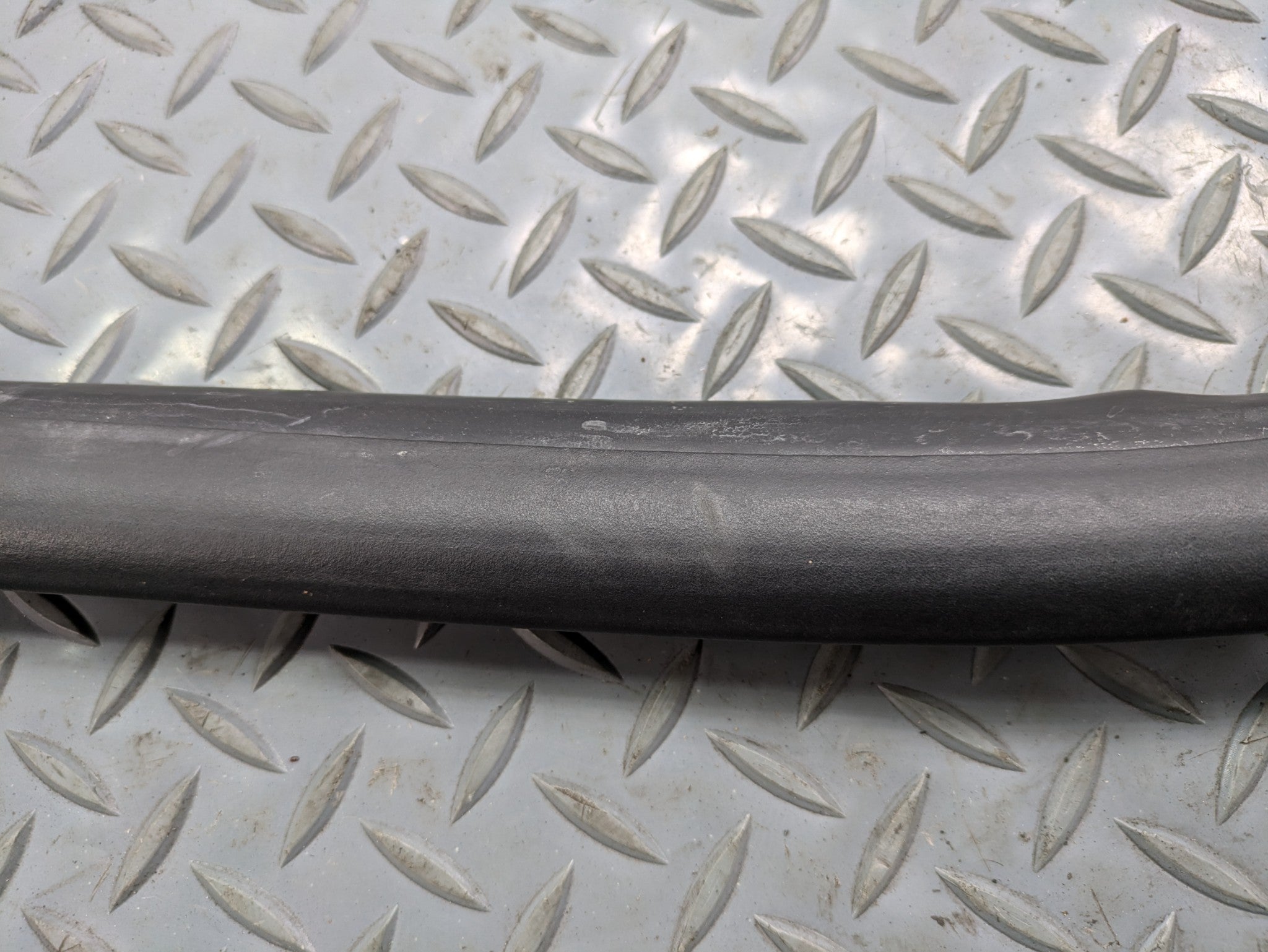 2010 - 2014 OEM CADILLAC ESCALADE ESV REAR LEFT SIDE WEATHER STRIPPING DOOR SEAL