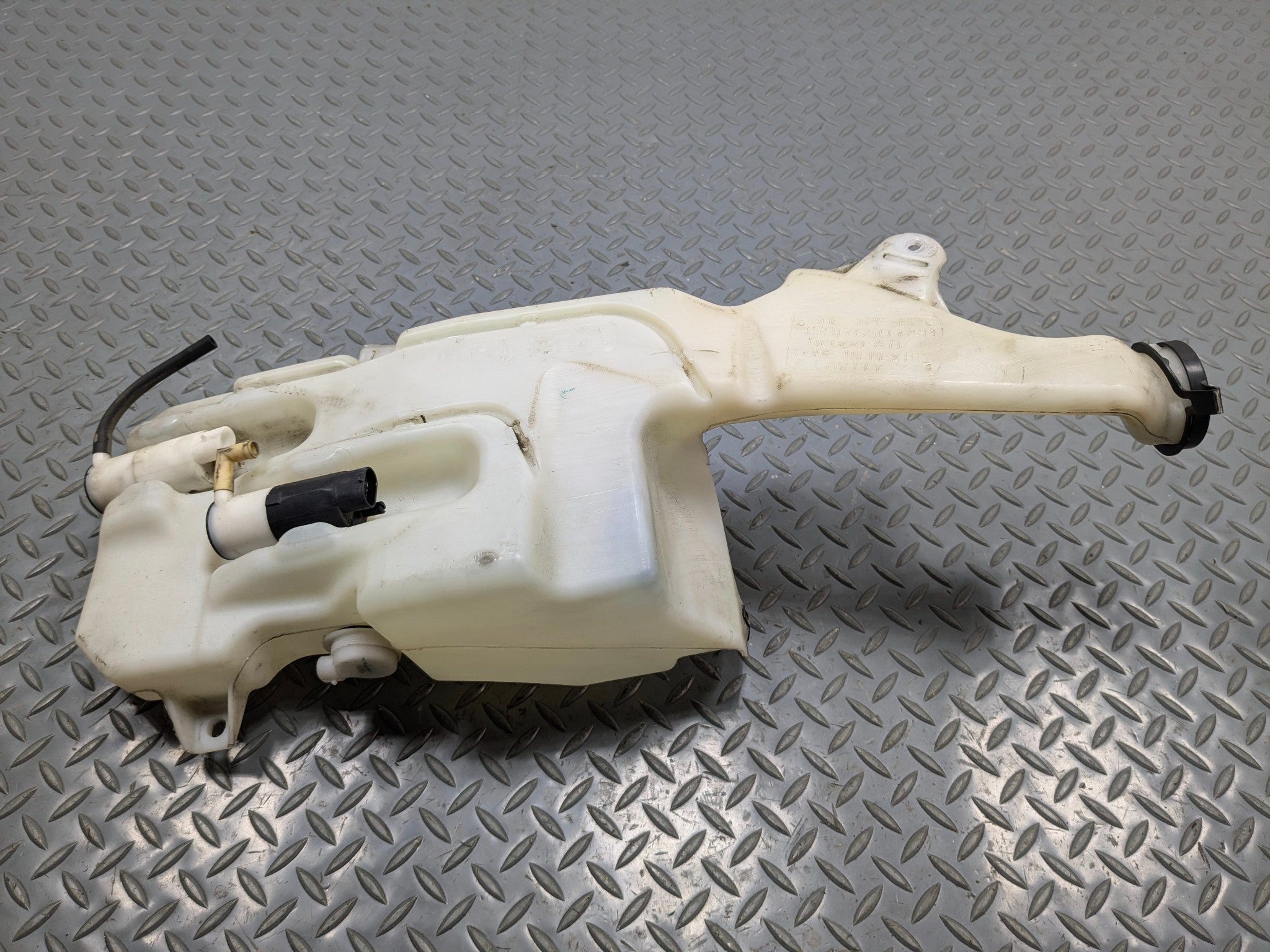 2010 - 2014 OEM CADILLAC ESCALADE ESV WINDSHIELD WASHER BOTTLE RESERVOIR TANK