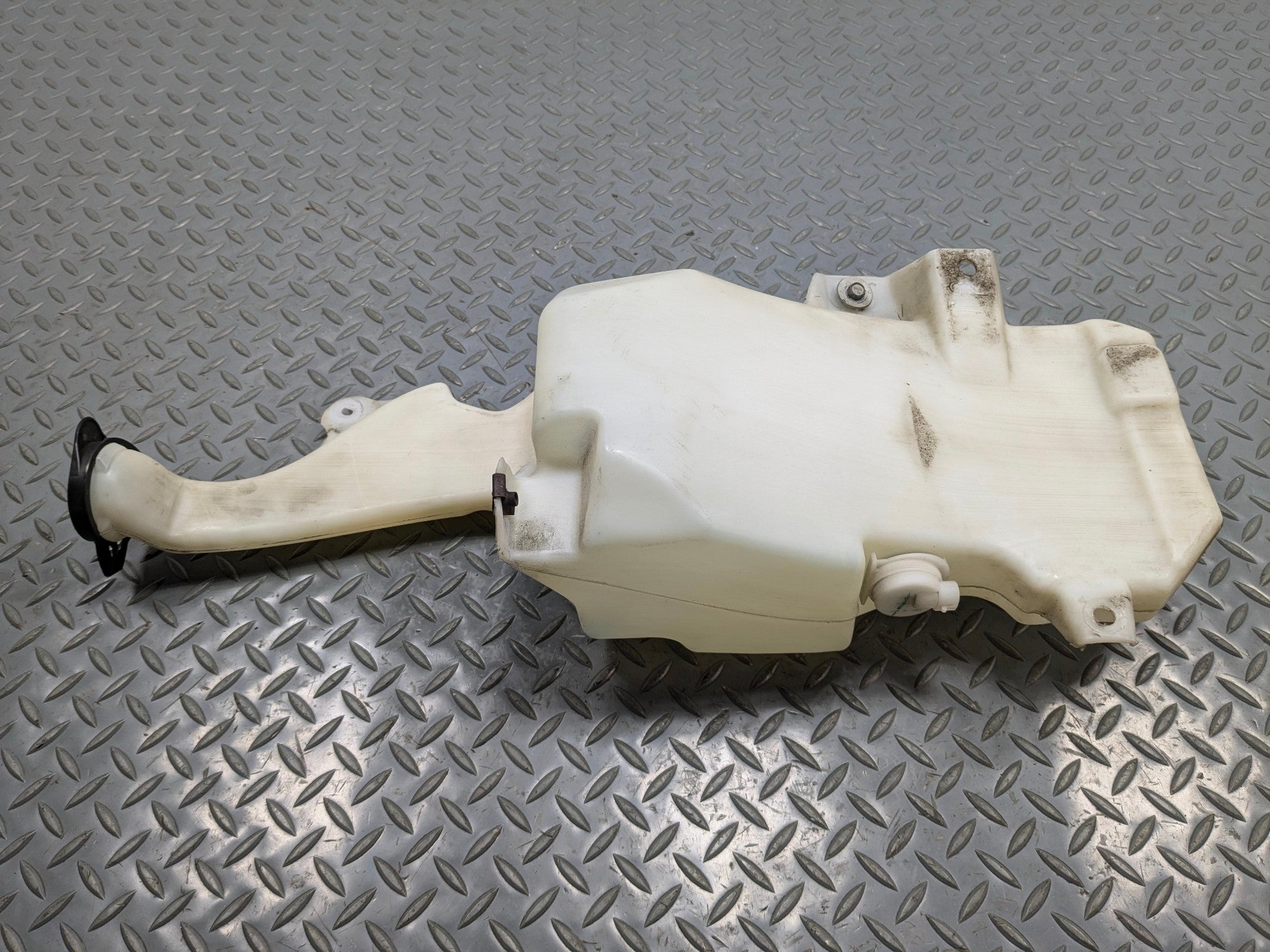 2010 - 2014 OEM CADILLAC ESCALADE ESV WINDSHIELD WASHER BOTTLE RESERVOIR TANK
