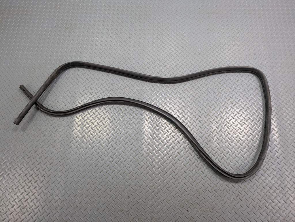 10 - 14 OEM CADILLAC ESCALADE ESV REAR RIGHT SIDE WEATHER STRIPPING DOOR SEAL