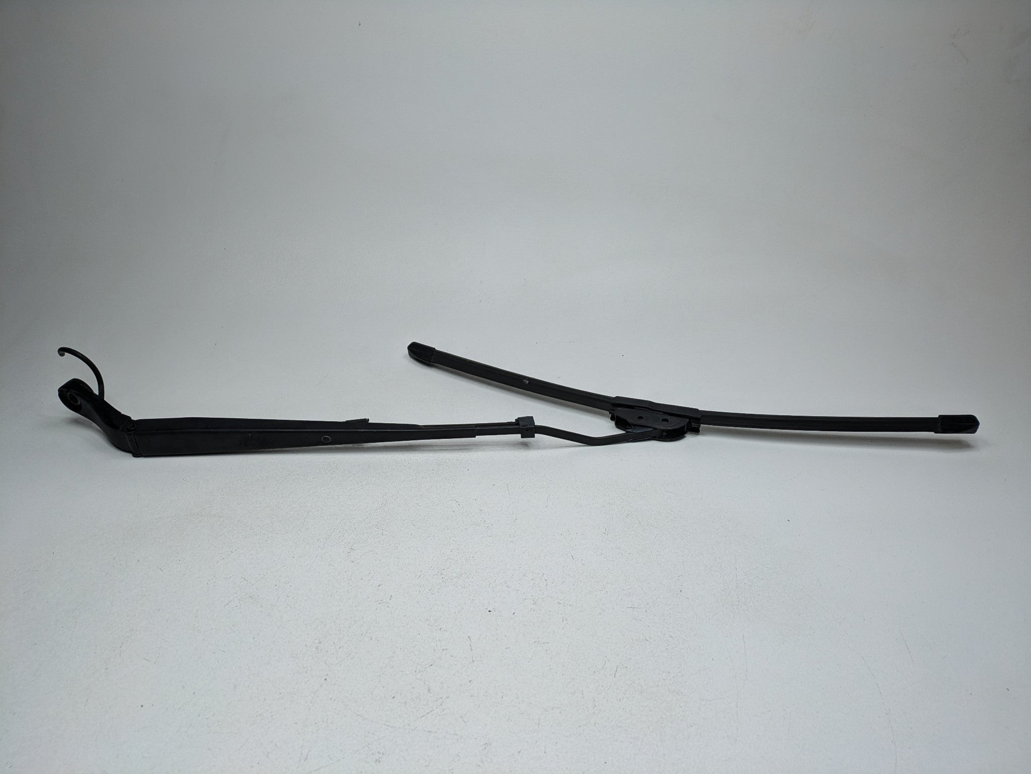 2010 - 2014 OEM CADILLAC ESCALADE ESV FRONT RIGHT PASSENGER WINDSHIELD WIPER ARM