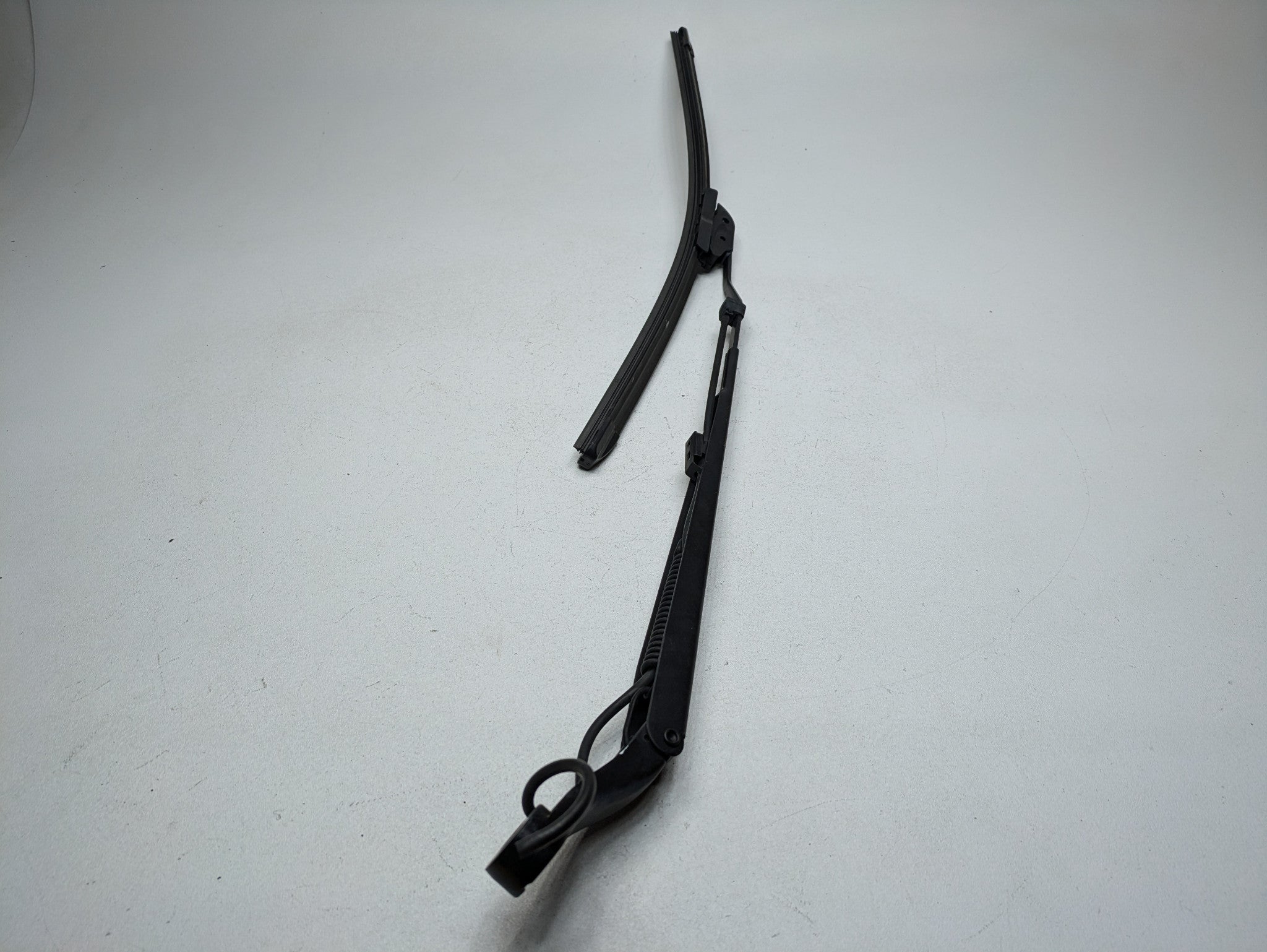 2010 - 2014 OEM CADILLAC ESCALADE ESV FRONT RIGHT PASSENGER WINDSHIELD WIPER ARM