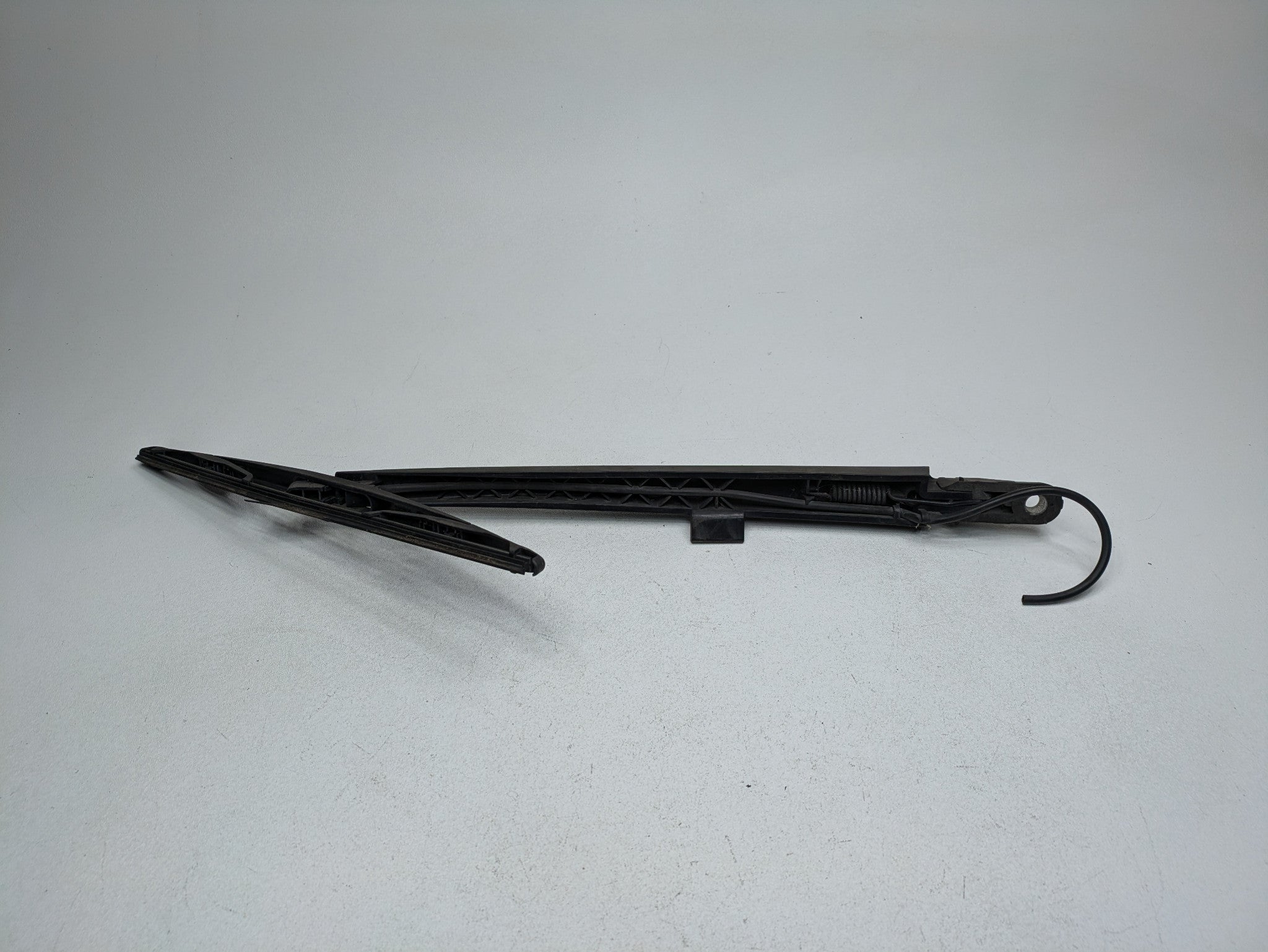 2010 - 2014 OEM CADILLAC ESCALADE ESV REAR WINDSHIELD WIPER ARM