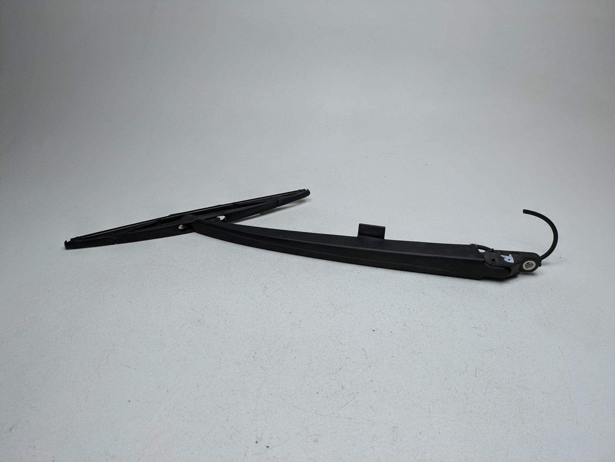 2010 - 2014 OEM CADILLAC ESCALADE ESV REAR WINDSHIELD WIPER ARM