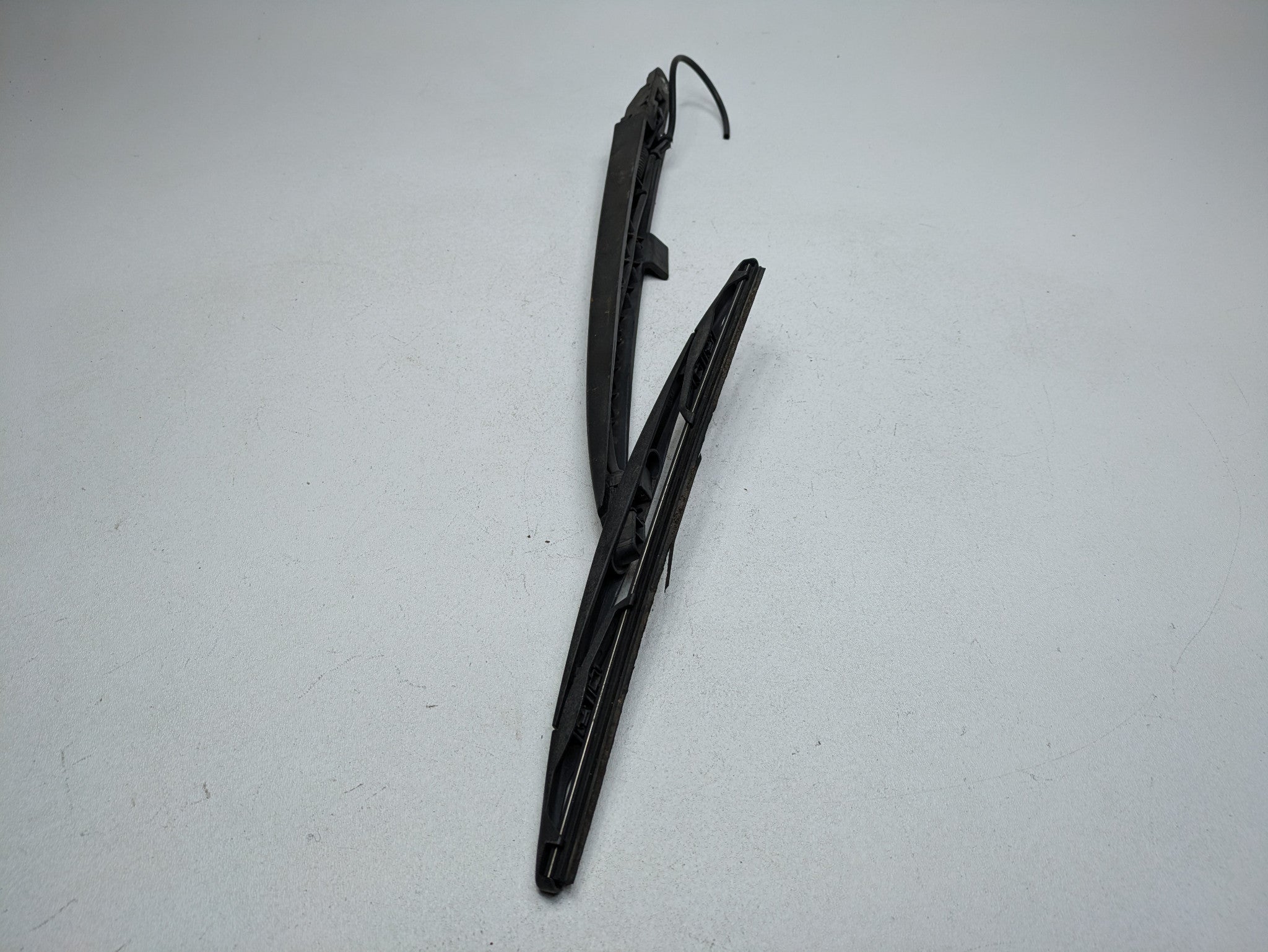 2010 - 2014 OEM CADILLAC ESCALADE ESV REAR WINDSHIELD WIPER ARM