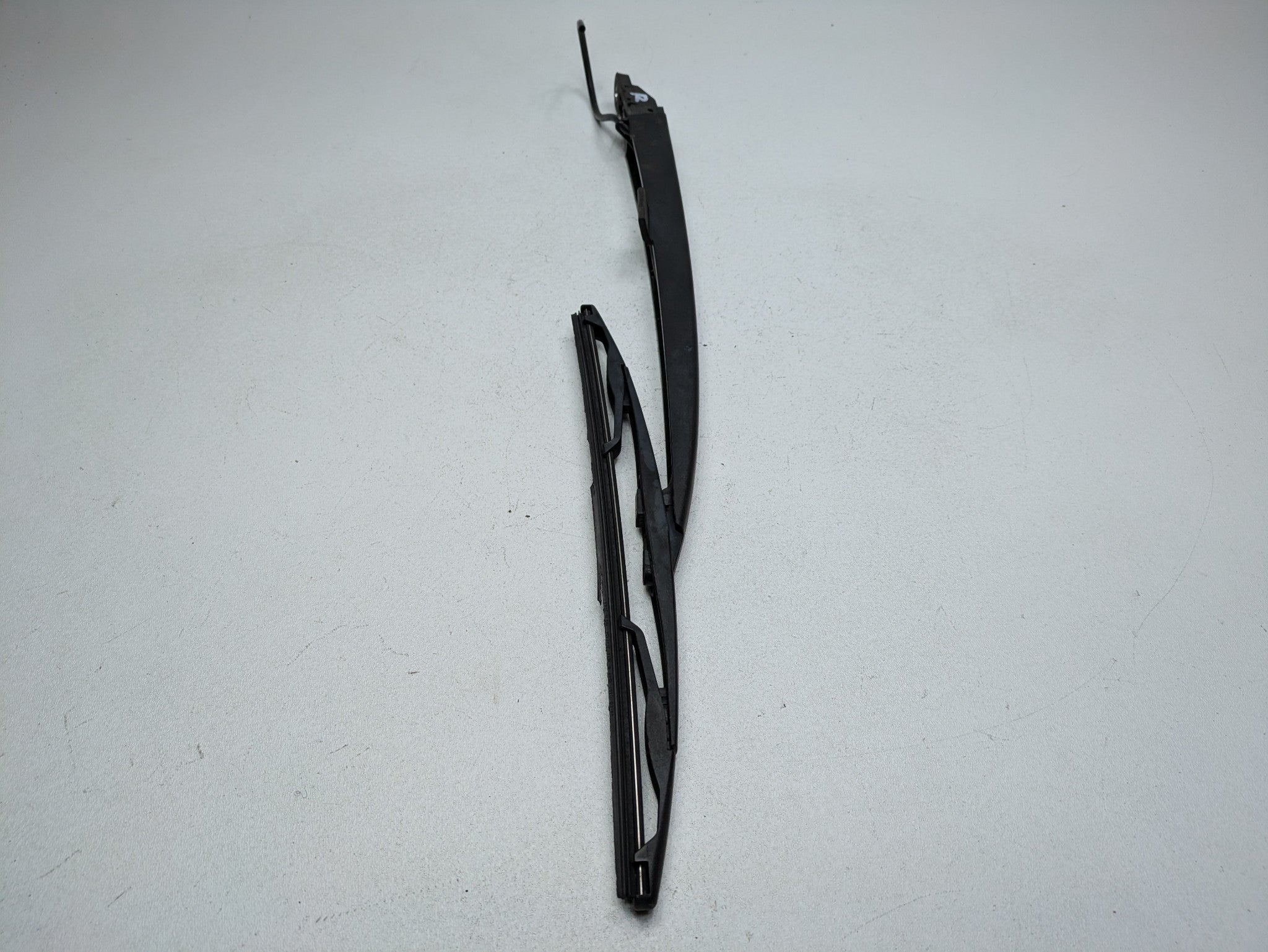 2010 - 2014 OEM CADILLAC ESCALADE ESV REAR WINDSHIELD WIPER ARM