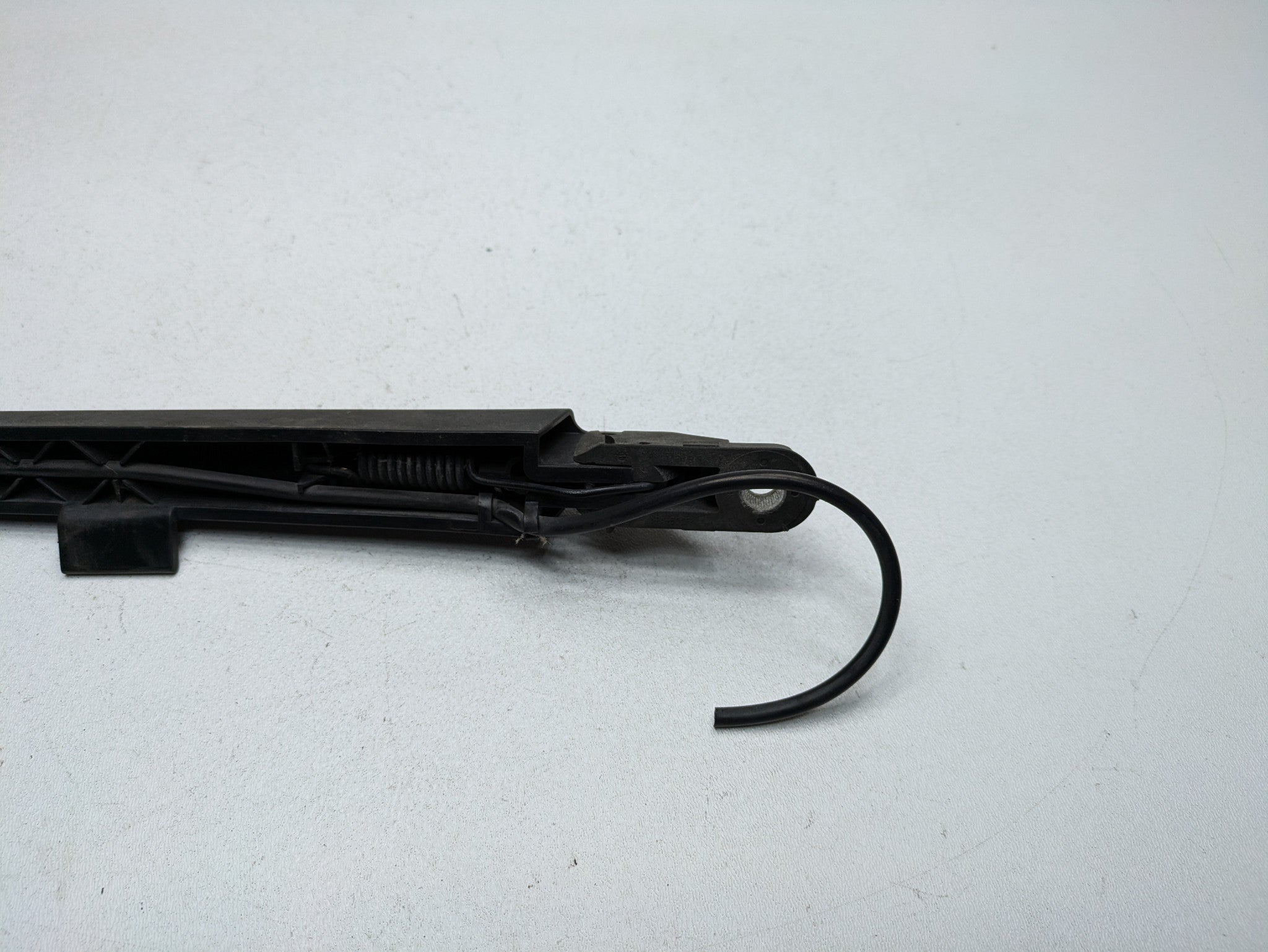 2010 - 2014 OEM CADILLAC ESCALADE ESV REAR WINDSHIELD WIPER ARM