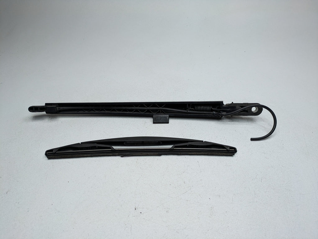 2010 - 2014 OEM CADILLAC ESCALADE ESV REAR WINDSHIELD WIPER ARM