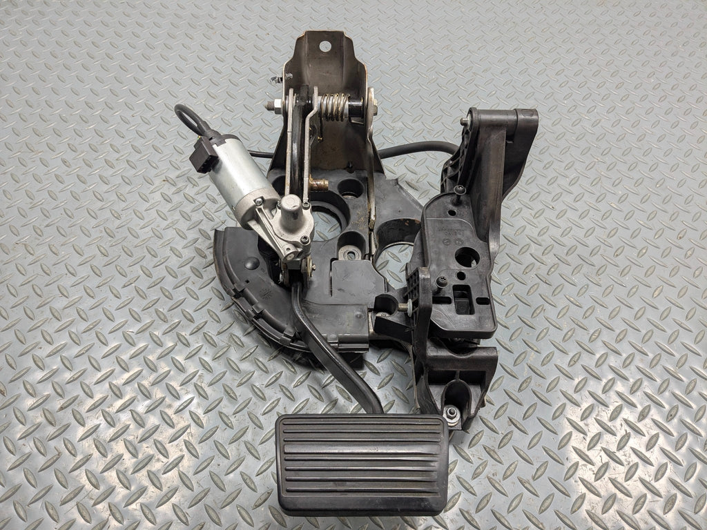 2010 - 2014 OEM CADILLAC ESCALADE ESV PARKING BRAKE STOP PEDAL PAD ASSEMBLY