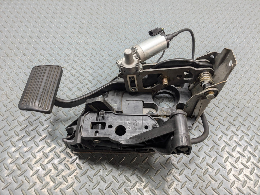 2010 - 2014 OEM CADILLAC ESCALADE ESV PARKING BRAKE STOP PEDAL PAD ASSEMBLY