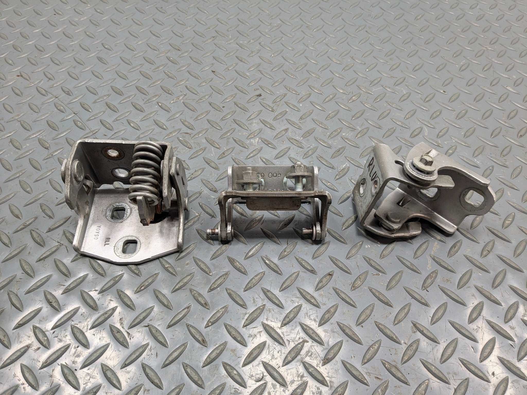 2010 - 2014 OEM CADILLAC ESCALADE ESV REAR LEFT DRIVER SIDE DOOR HINGE SET
