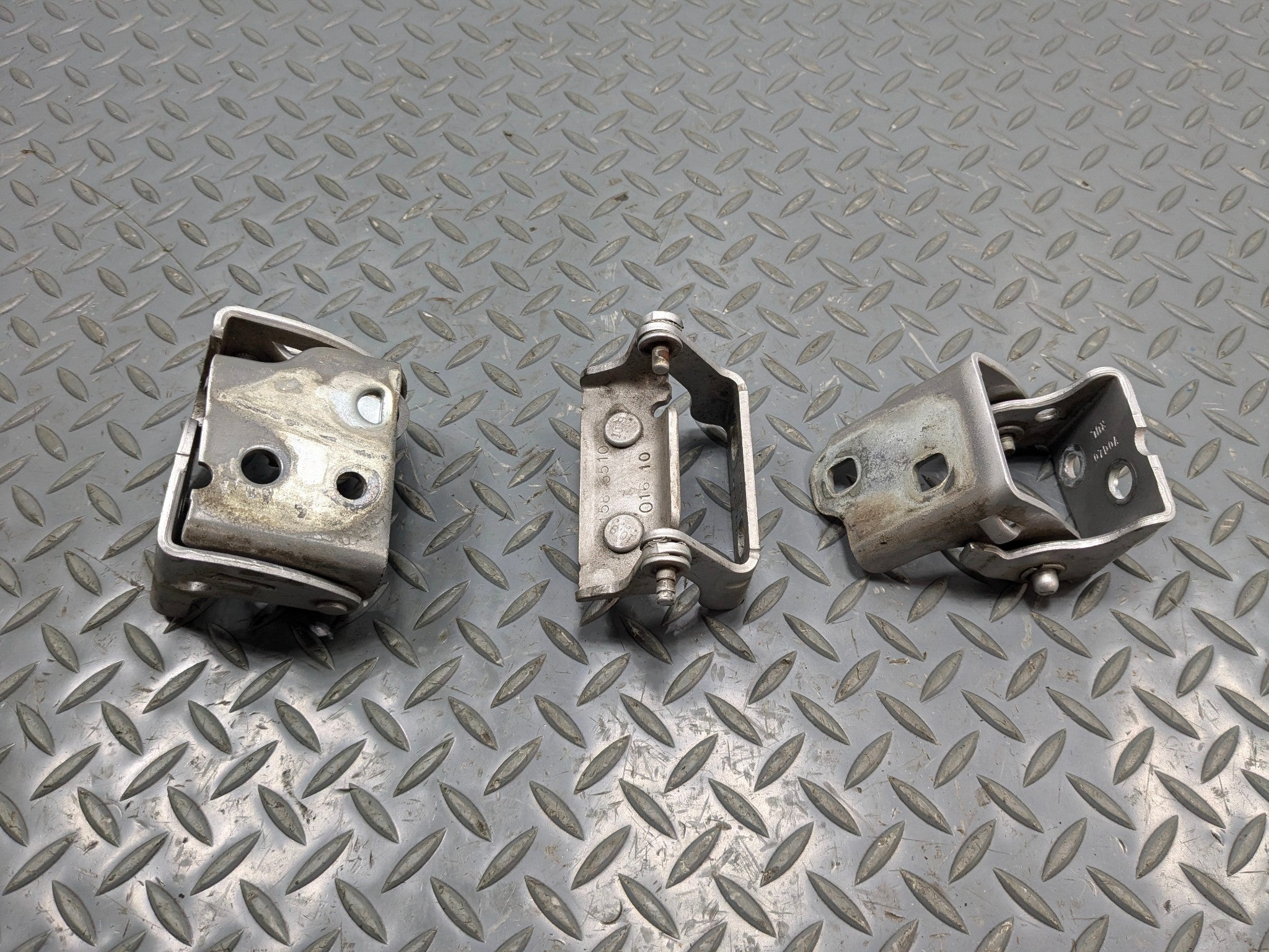 2010 - 2014 OEM CADILLAC ESCALADE ESV REAR LEFT DRIVER SIDE DOOR HINGE SET