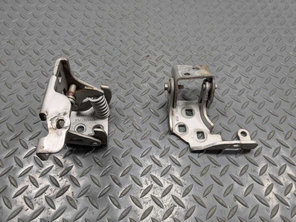 2010 - 2014 OEM CADILLAC ESCALADE ESV FRONT RIGHT PASSENGER SIDE DOOR HINGE SET