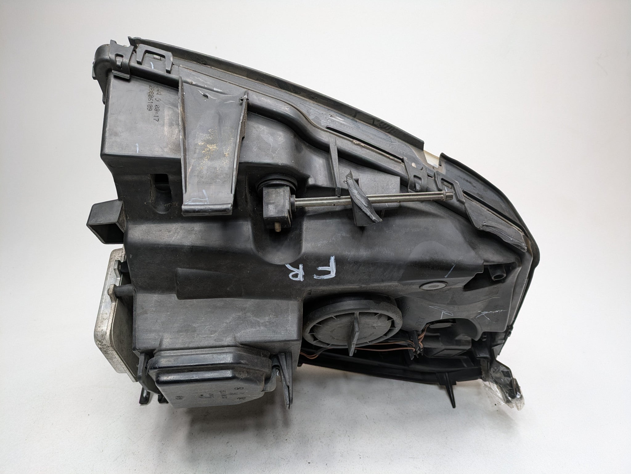 2010 - 2014 OEM CADILLAC ESCALADE ESV FRONT RIGHT SIDE XENON HEADLIGHT ASSEMBLY