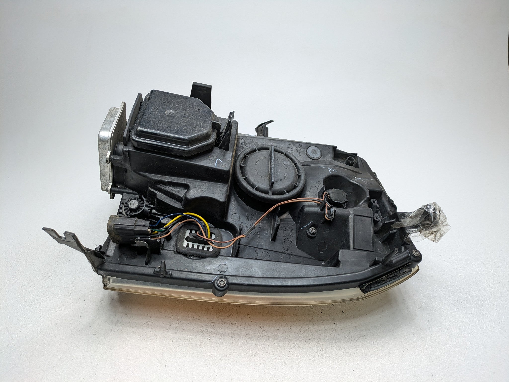 2010 - 2014 OEM CADILLAC ESCALADE ESV FRONT RIGHT SIDE XENON HEADLIGHT ASSEMBLY
