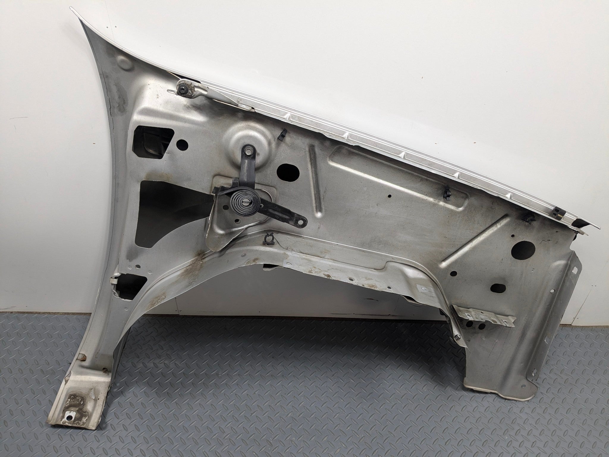 2010 - 2014 OEM CADILLAC ESCALADE ESV FRONT LEFT DRIVER SIDE FENDER SILVER