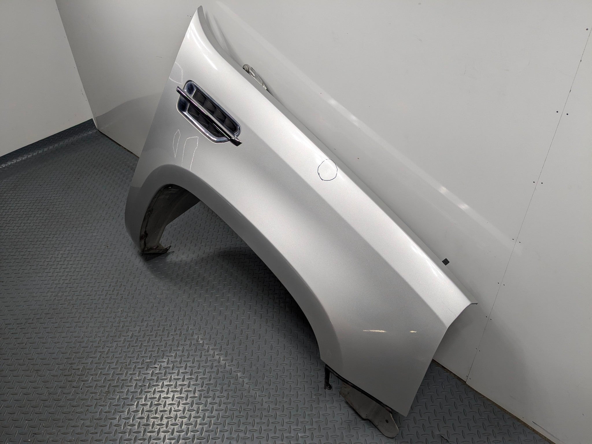 2010 - 2014 OEM CADILLAC ESCALADE ESV FRONT RIGHT PASSENGER SIDE FENDER SILVER