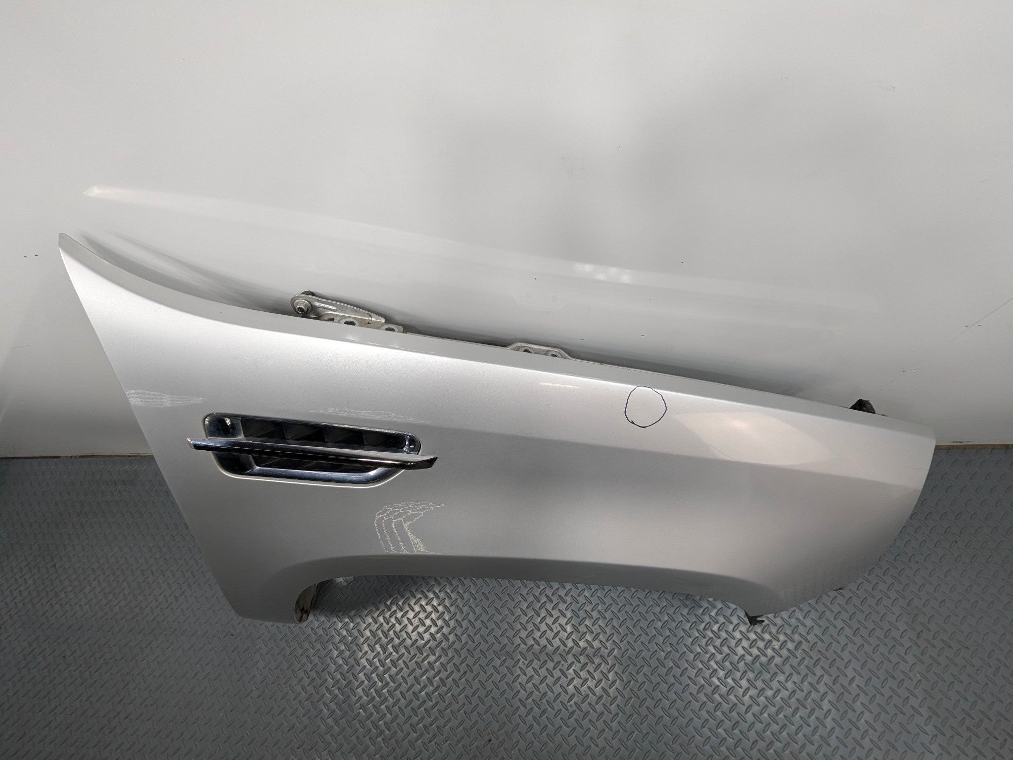 2010 - 2014 OEM CADILLAC ESCALADE ESV FRONT RIGHT PASSENGER SIDE FENDER SILVER