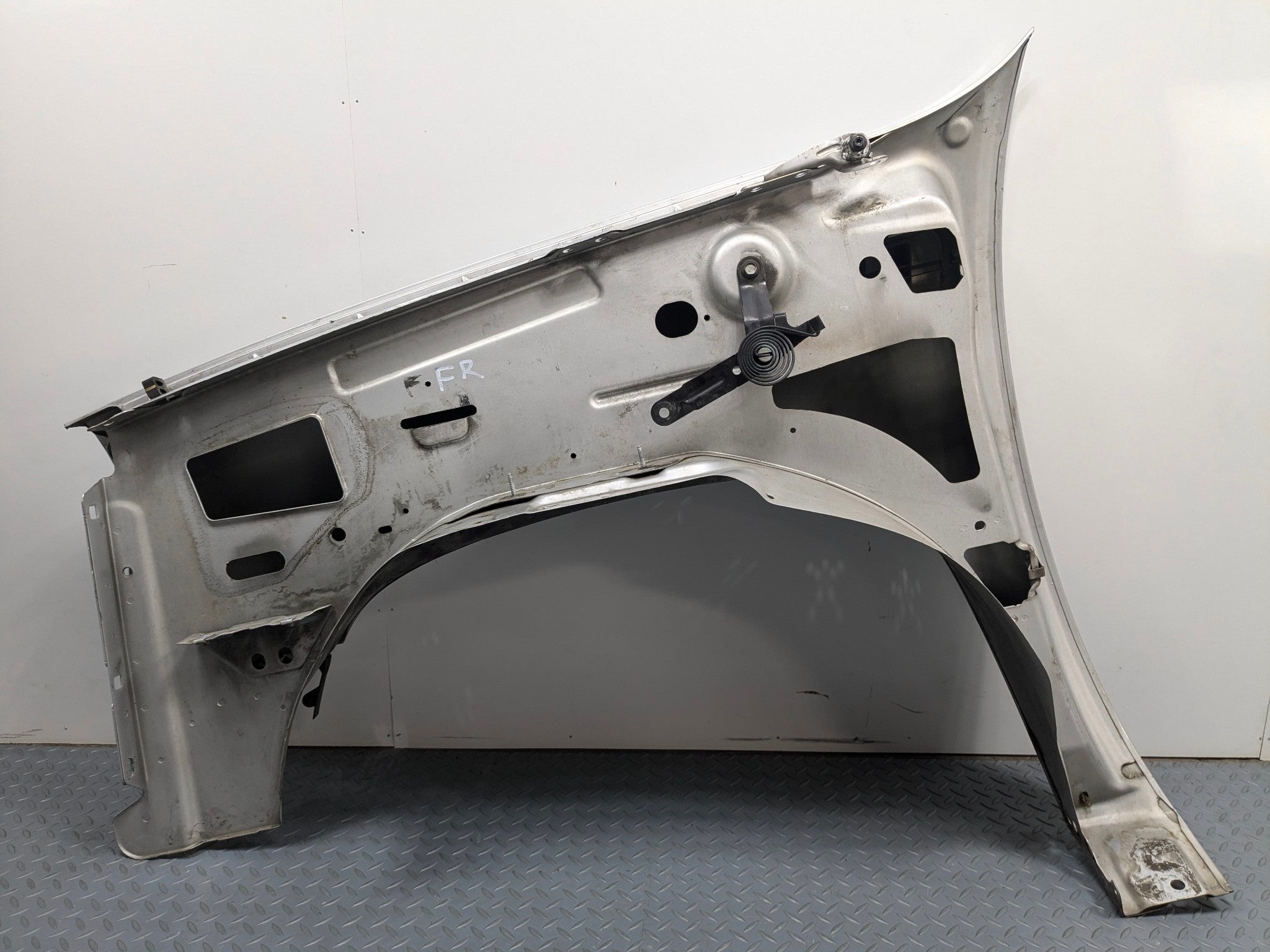 2010 - 2014 OEM CADILLAC ESCALADE ESV FRONT RIGHT PASSENGER SIDE FENDER SILVER