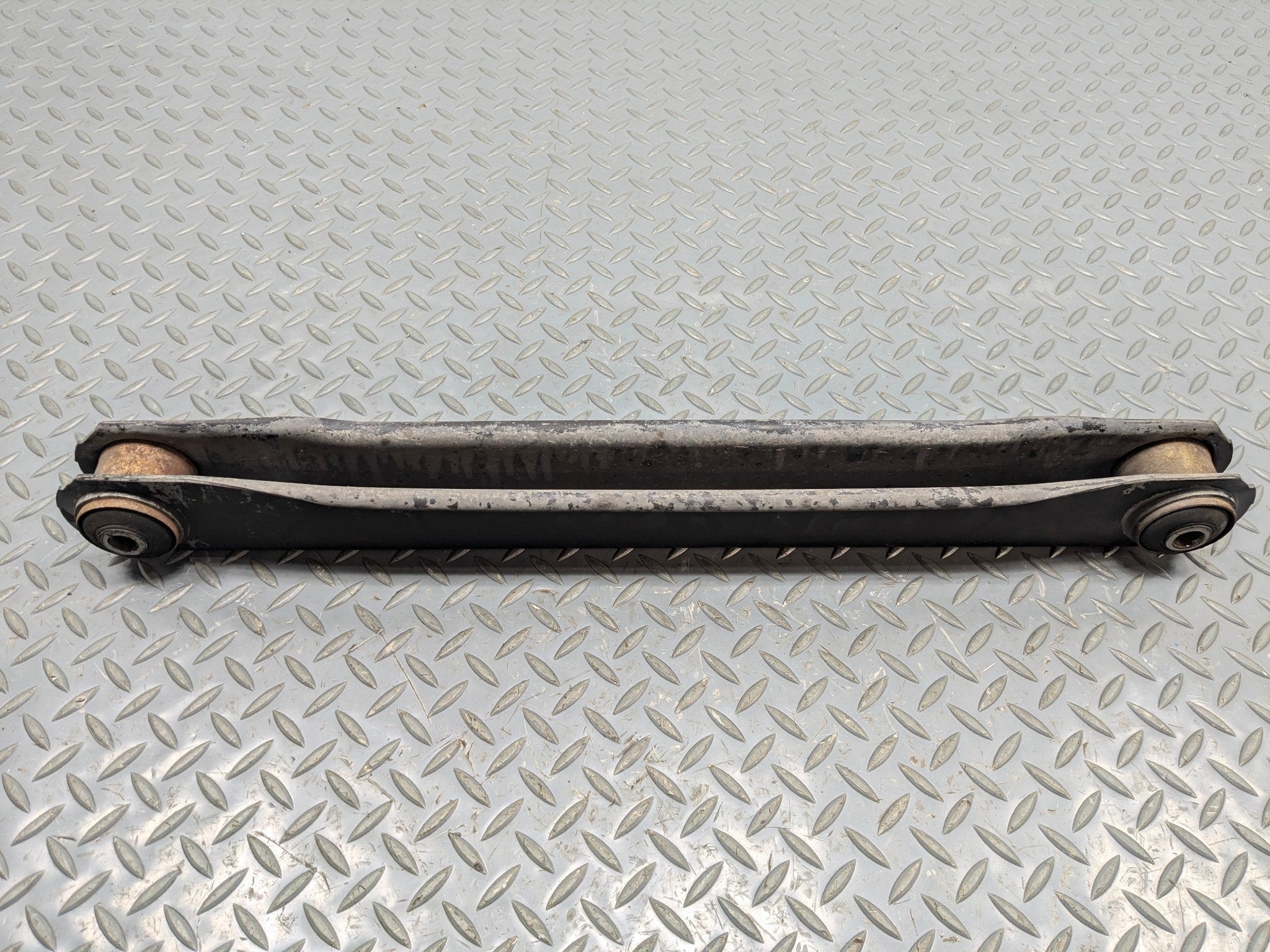 2010 - 2014 OEM CADILLAC ESCALADE ESV REAR LEFT DRIVER SIDE LOWER CONTROL ARM